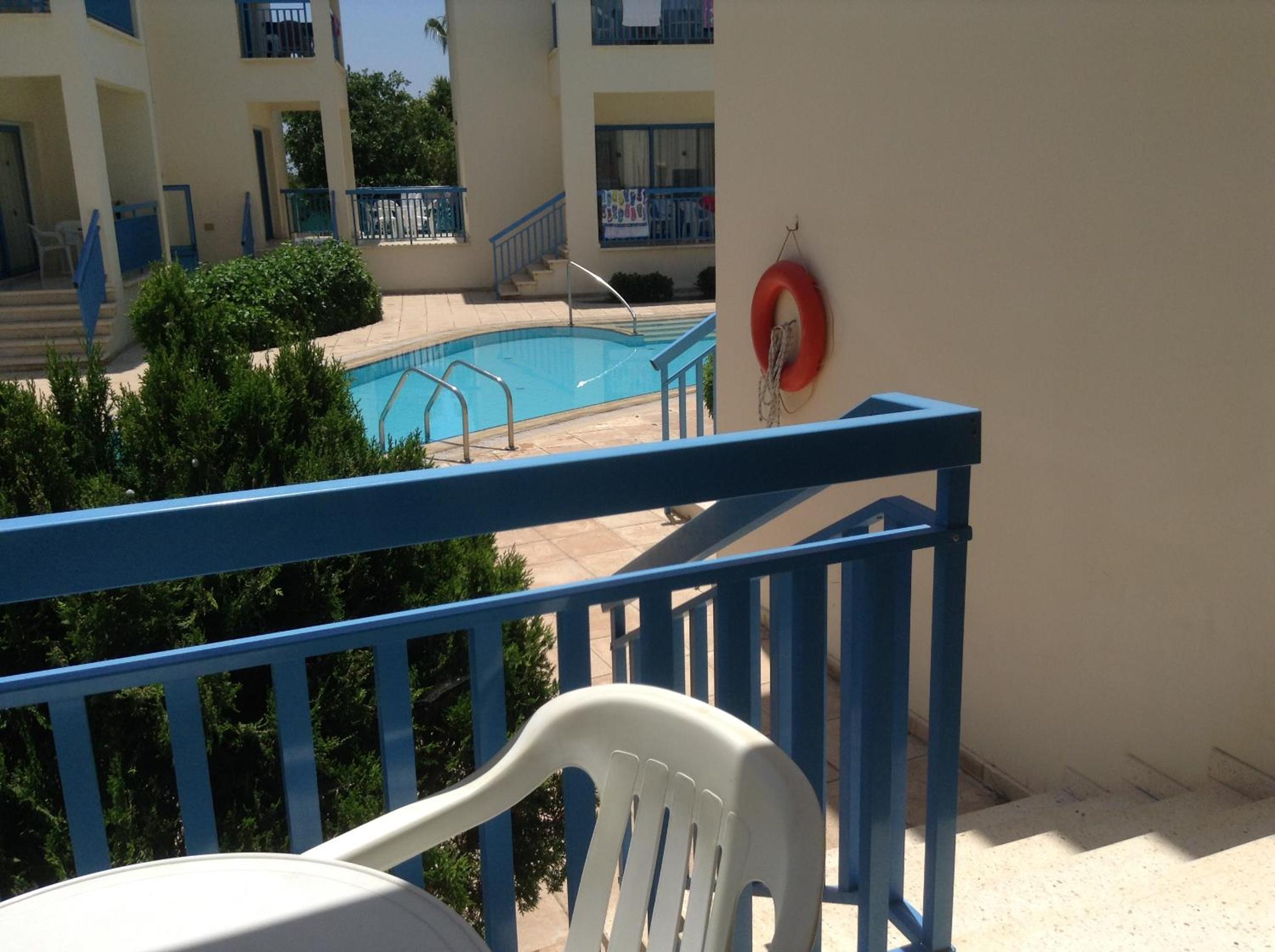 Superior Twin Room with Pool View - Photo 3