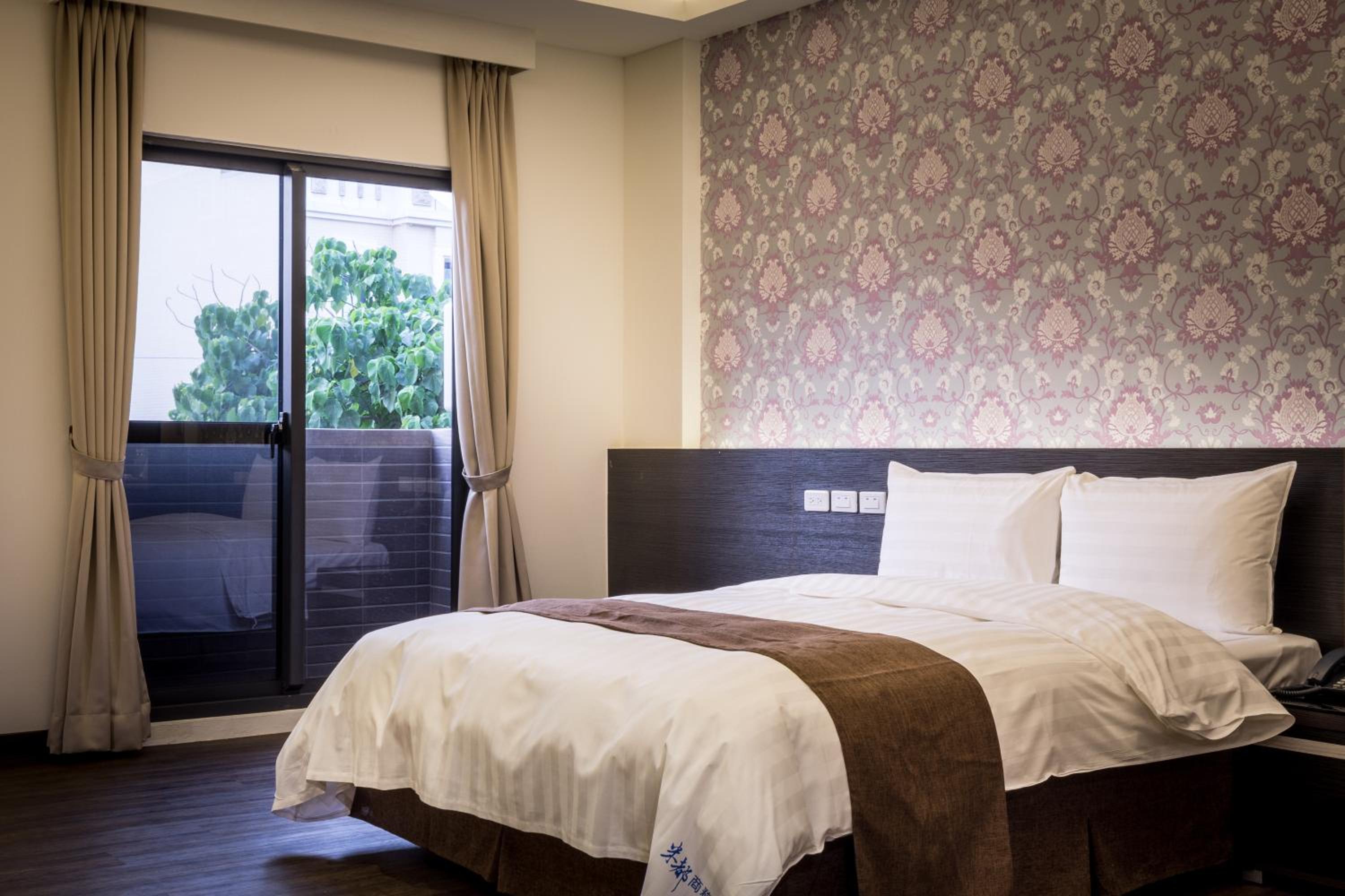 Deluxe Double Room with Bath photo 2