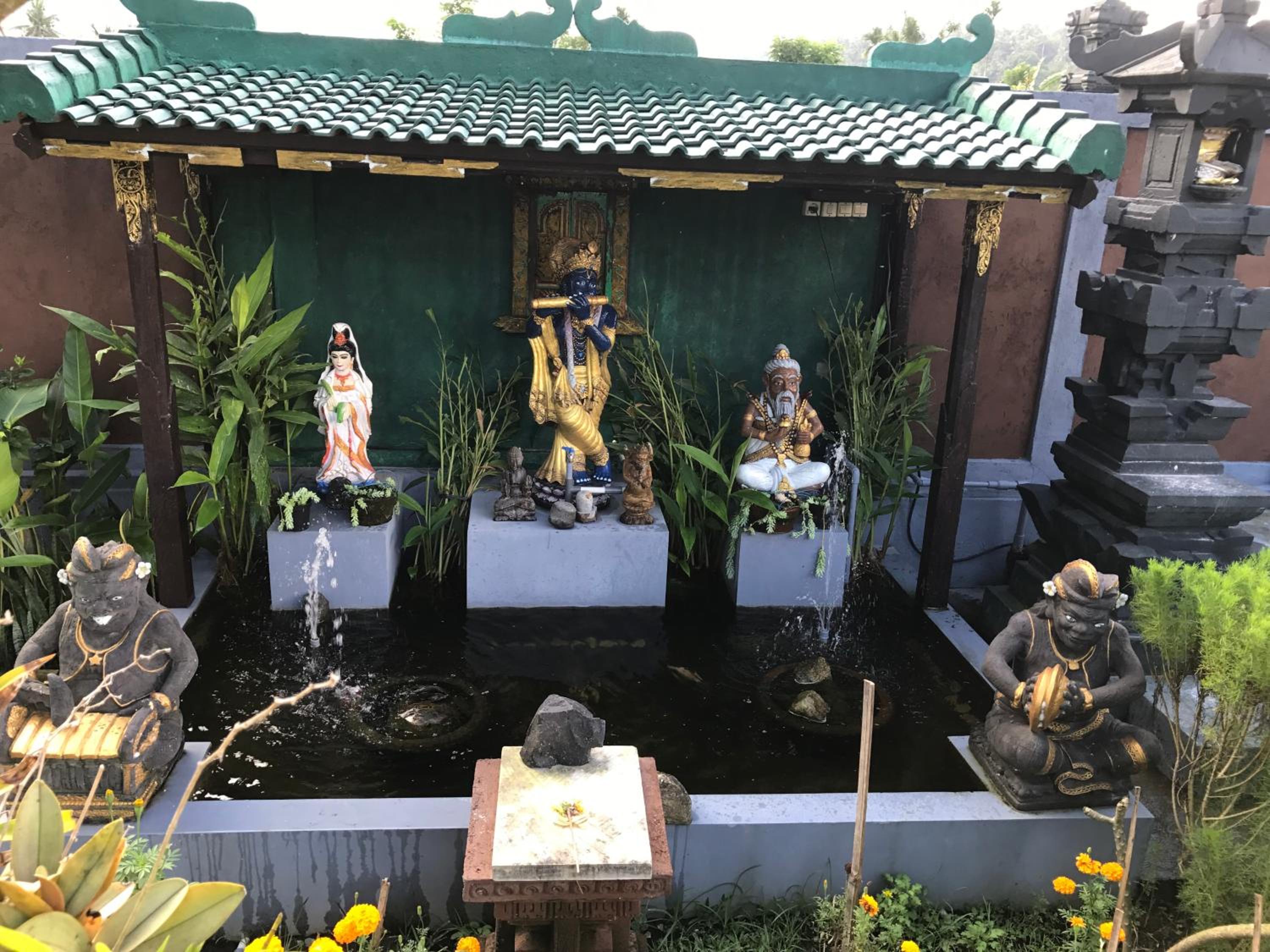 Queen Room with Garden View - Photo 17