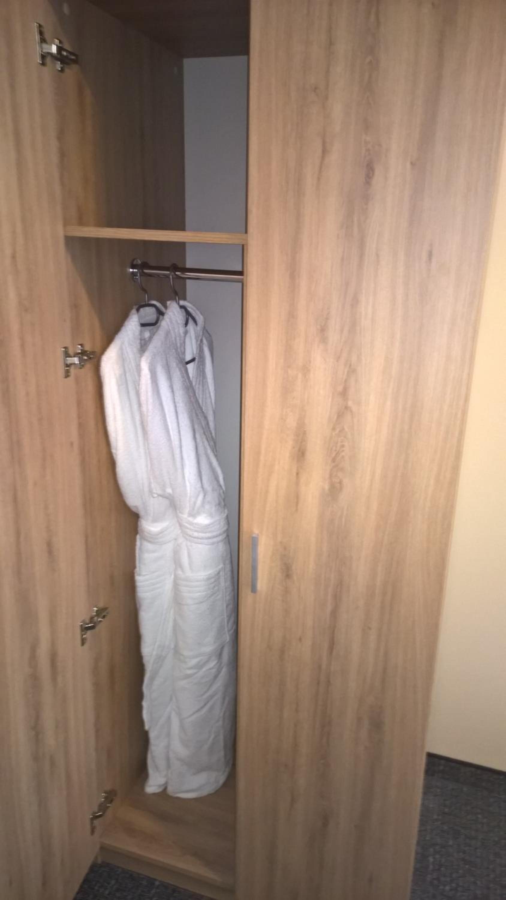 Twin Room with Shared Bathroom photo 3