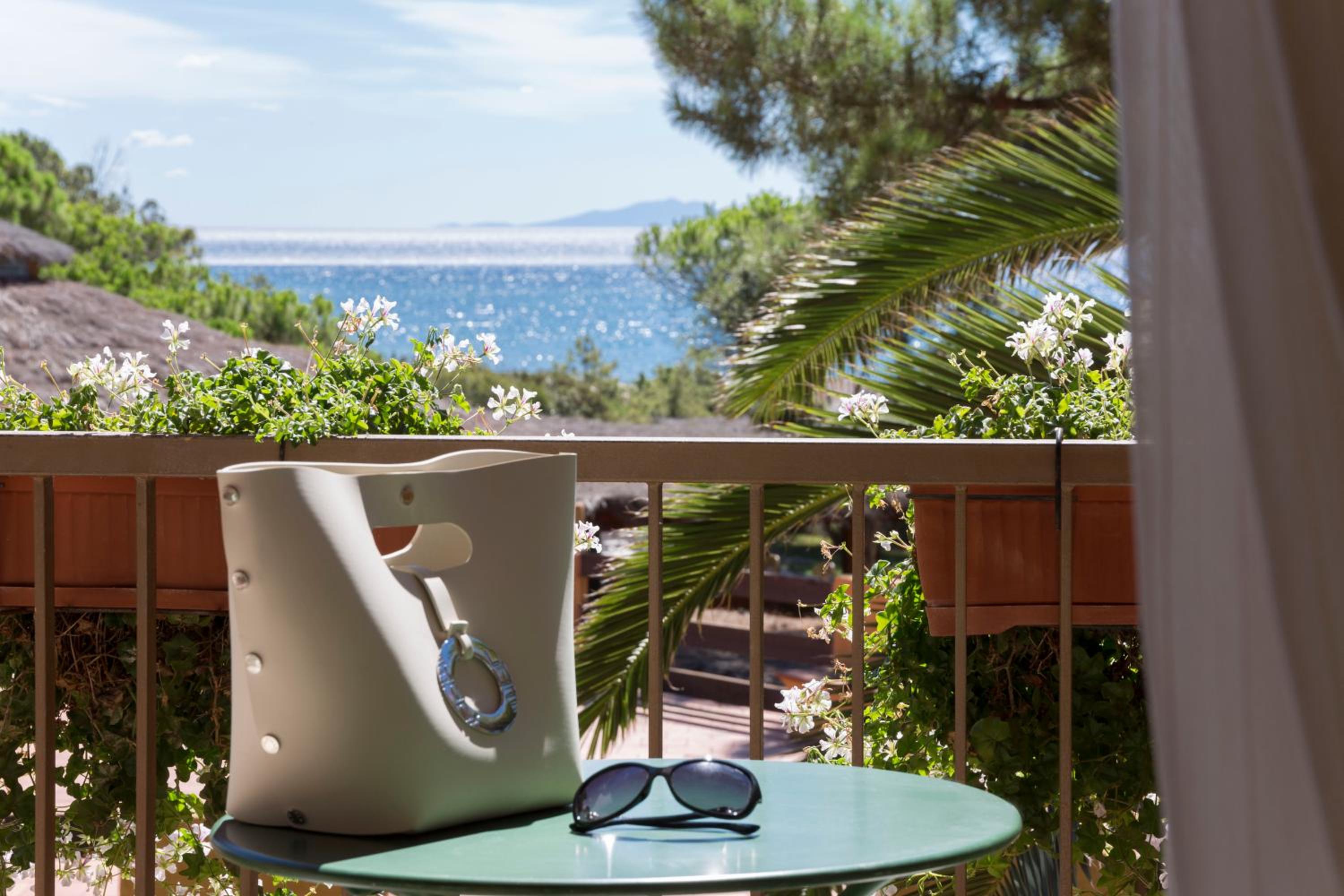 Double or Twin Room with Sea View photo 2