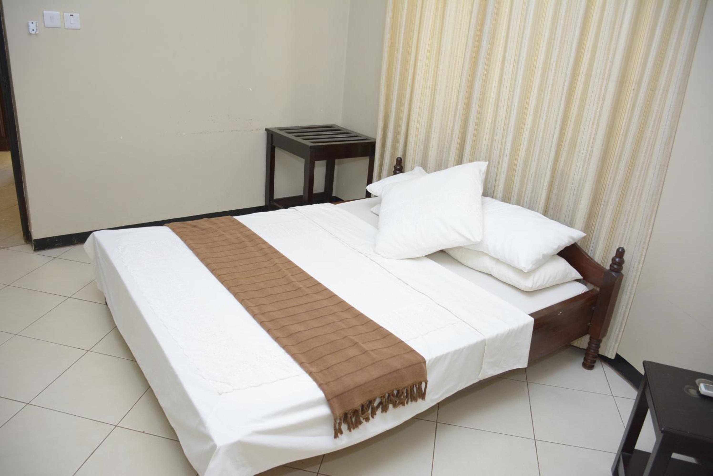 Standard King Room - Photo 4