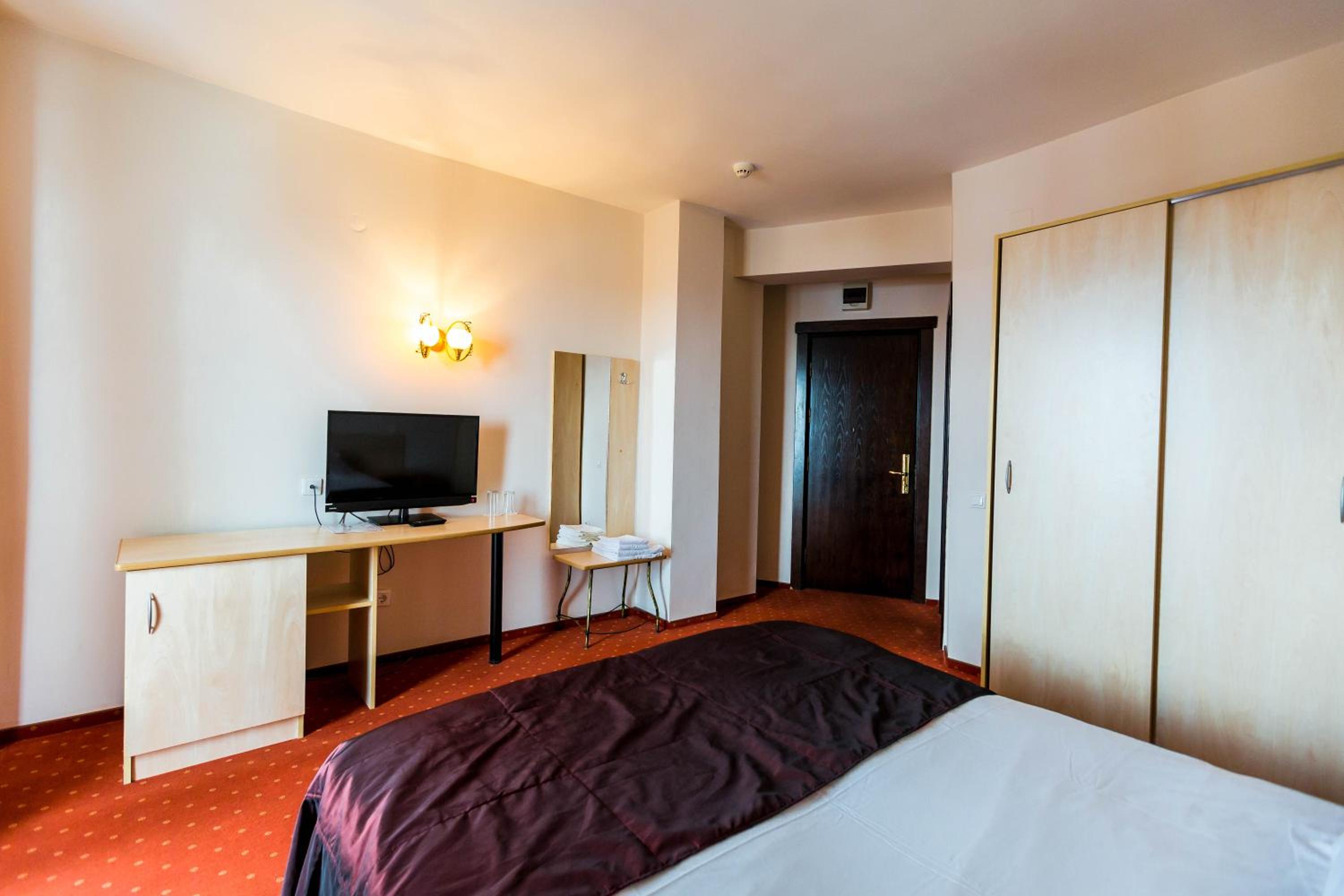 Double Room - Photo 3