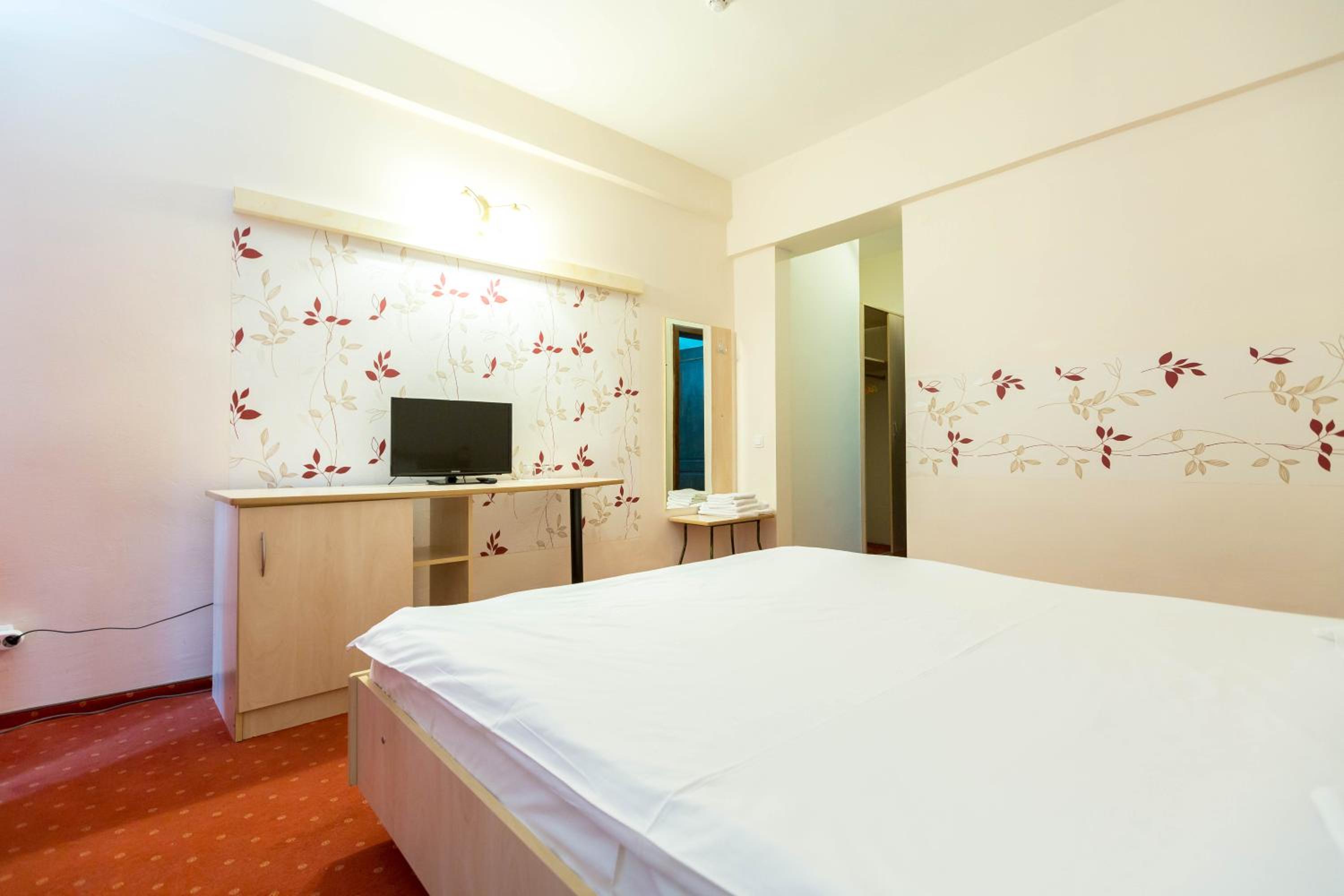 Double Room - Photo 2