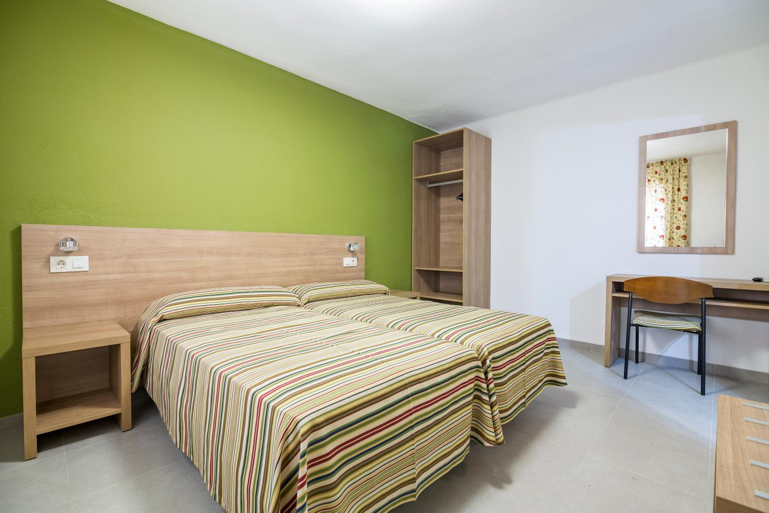 Standard Twin Room - Photo 1