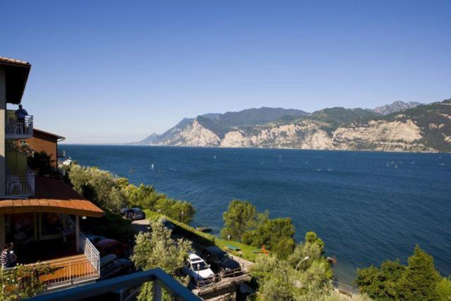 Double or Twin Room with Balcony and Lake View photo 3