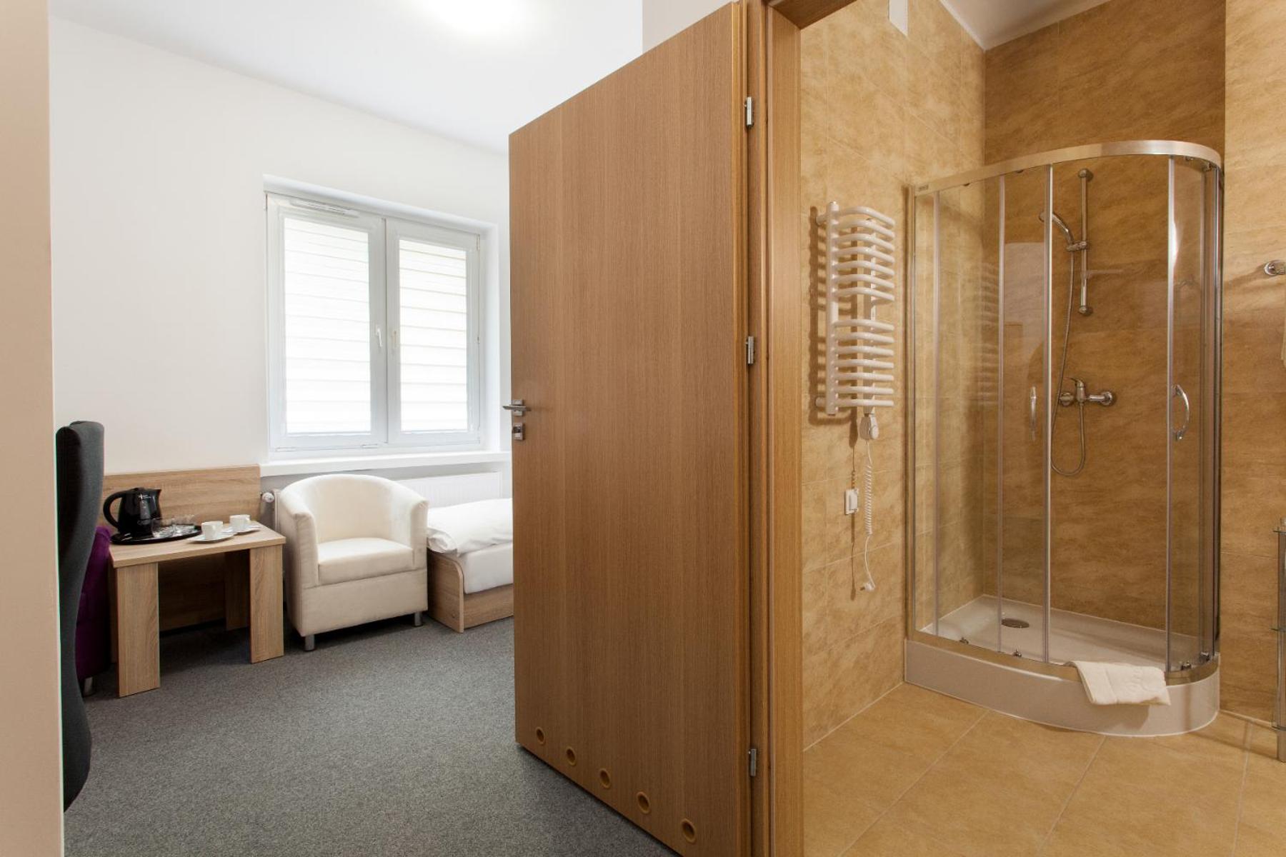 Small Single Room photo 3