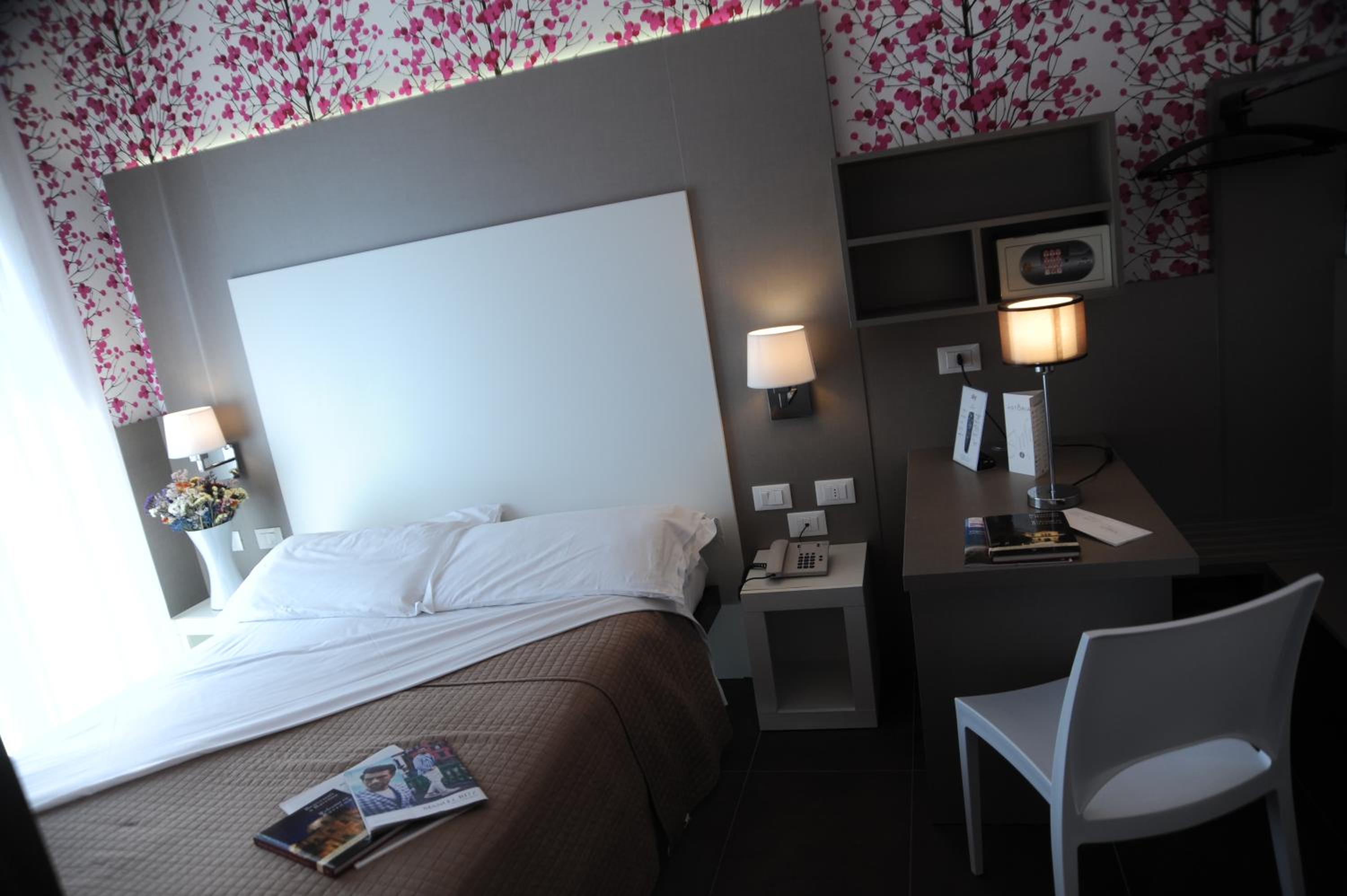 Small Double Room - Photo 1