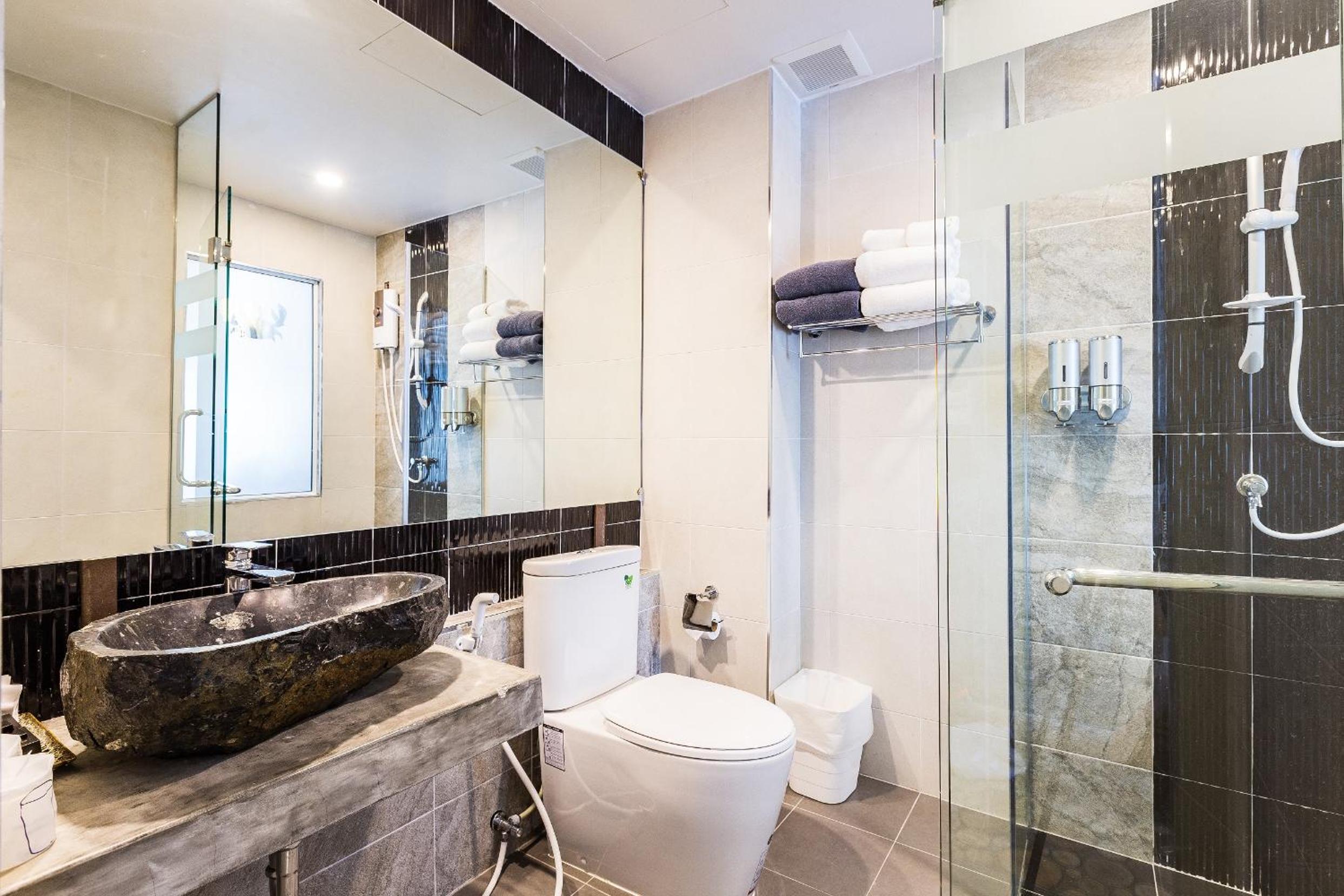 Deluxe Double or Twin Room with Pool Access - Photo 5