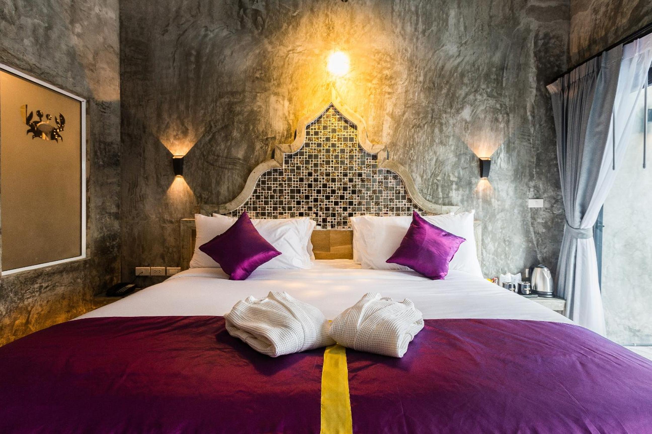 Deluxe Double or Twin Room with Pool Access - Photo 8