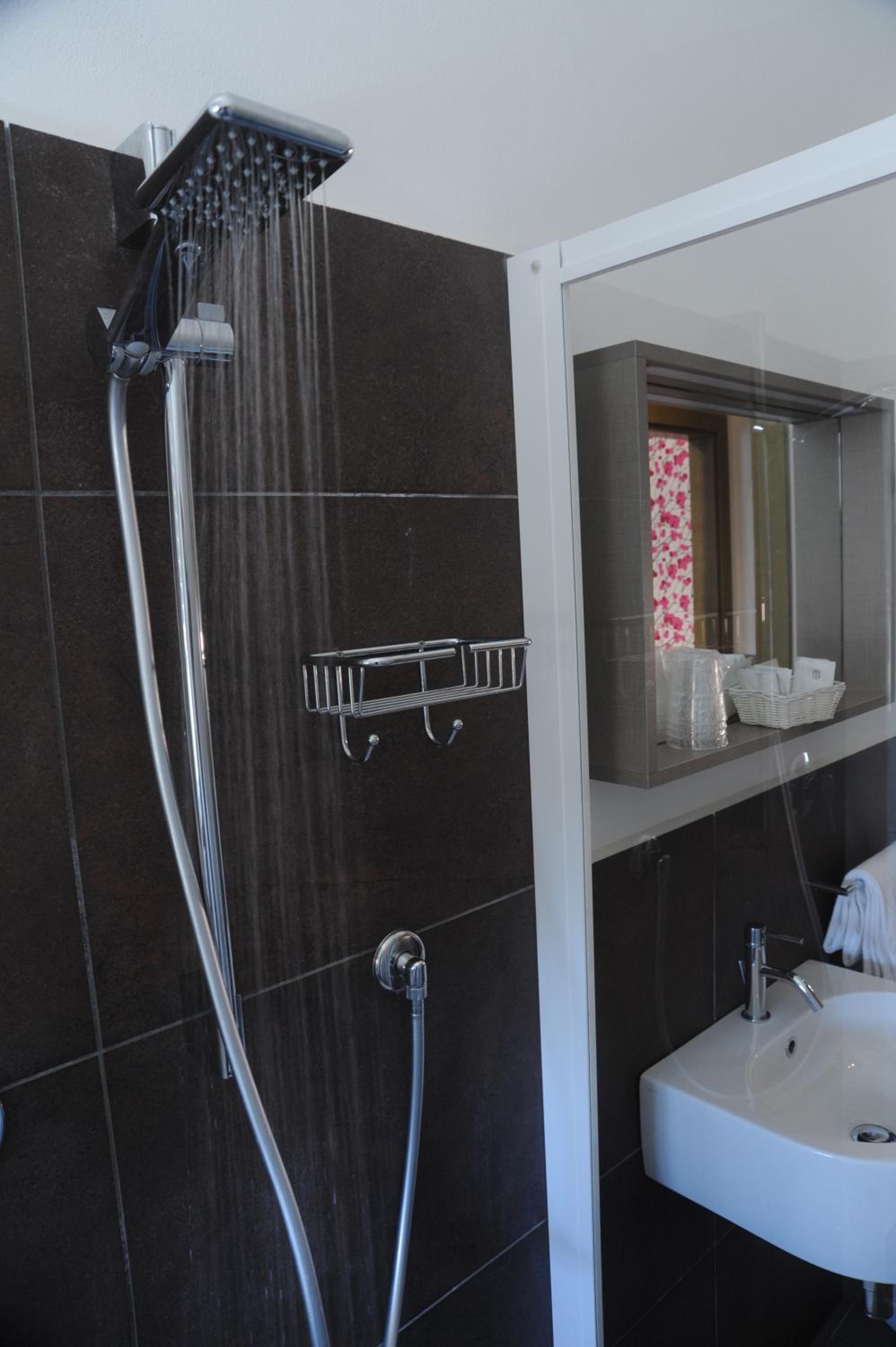 Small Double Room - Photo 7