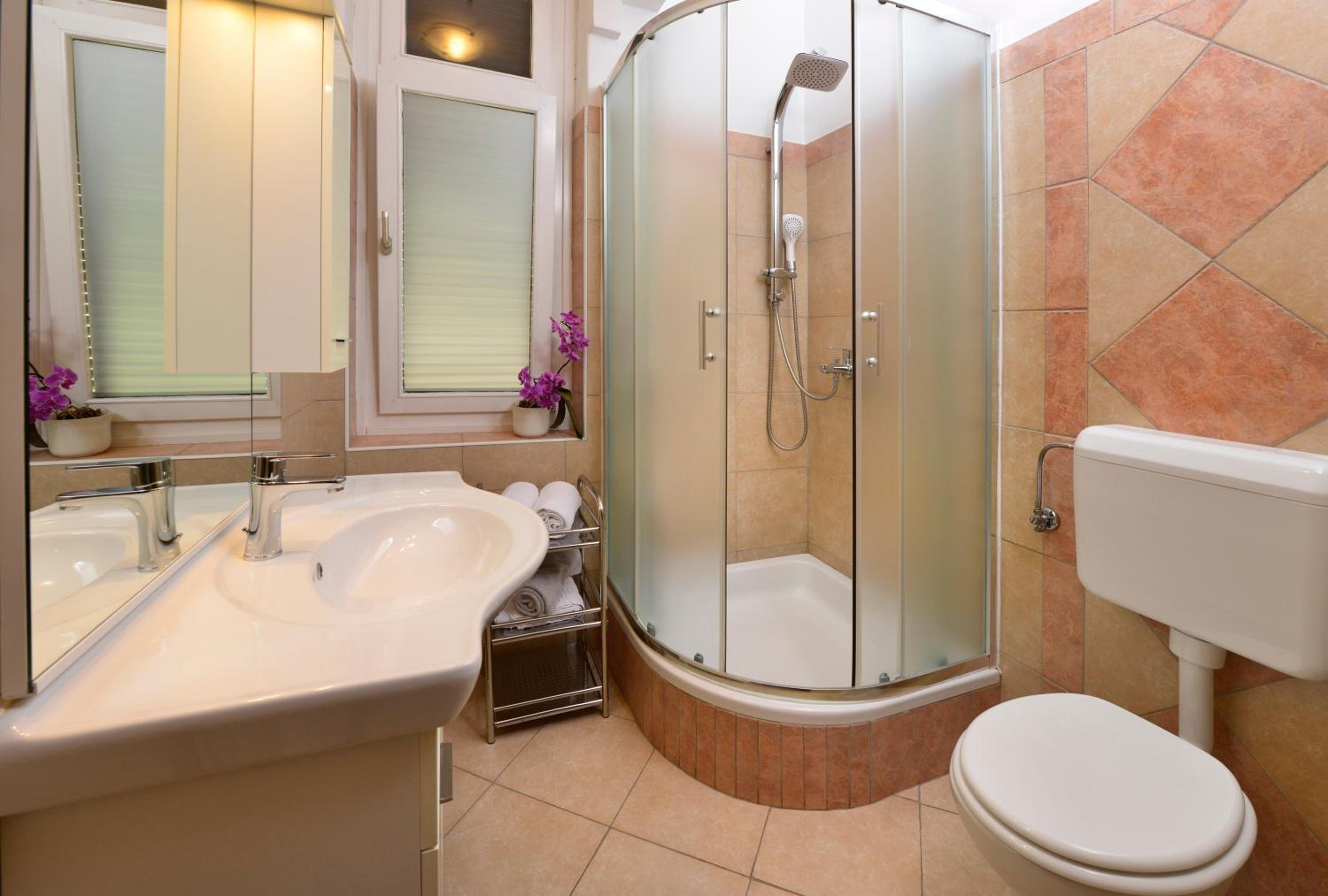 Quadruple Room with Private External Bathroom - Photo 4
