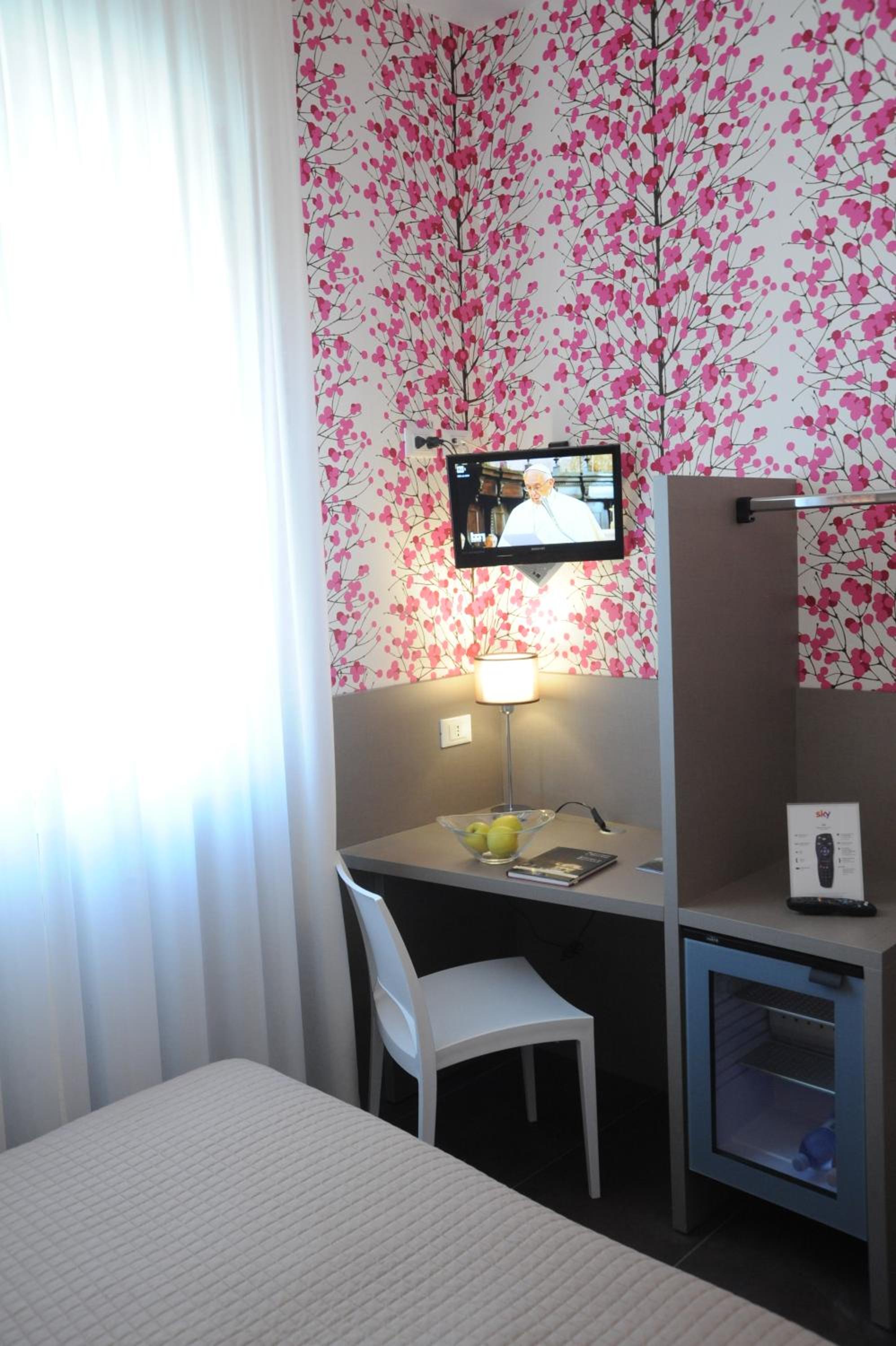 Small Double Room - Photo 2