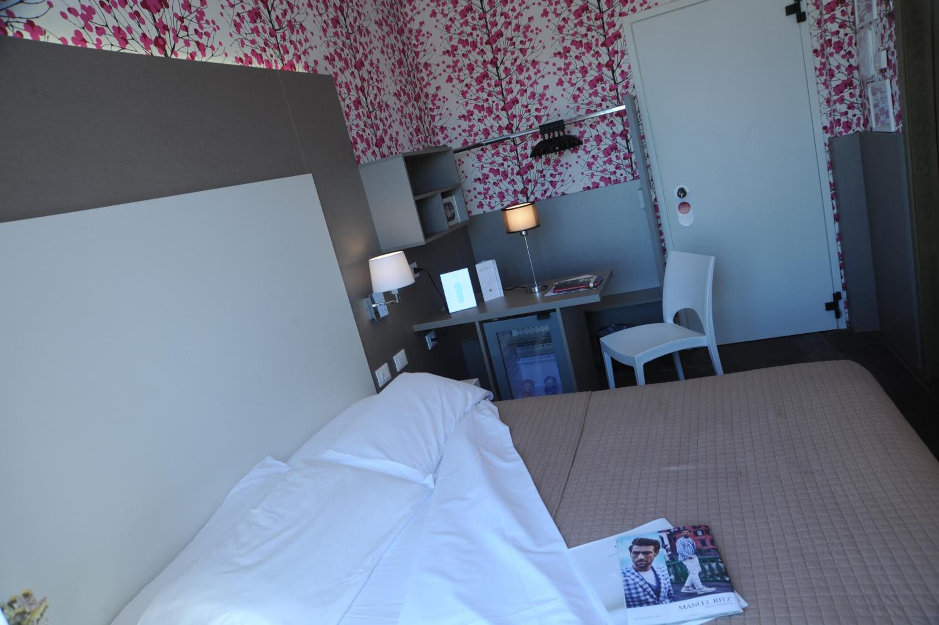 Small Double Room - Photo 5