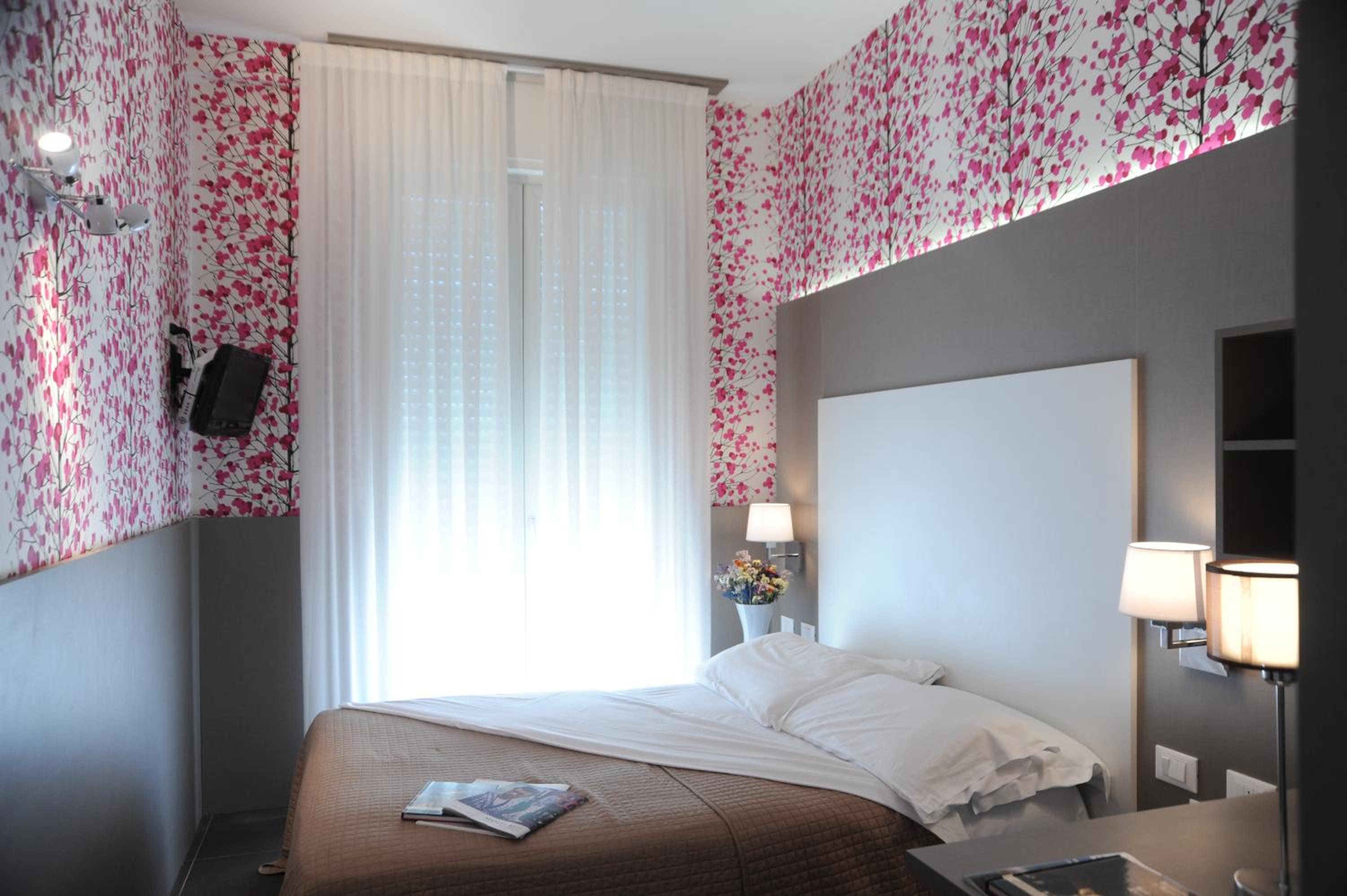 Small Double Room - Photo 9