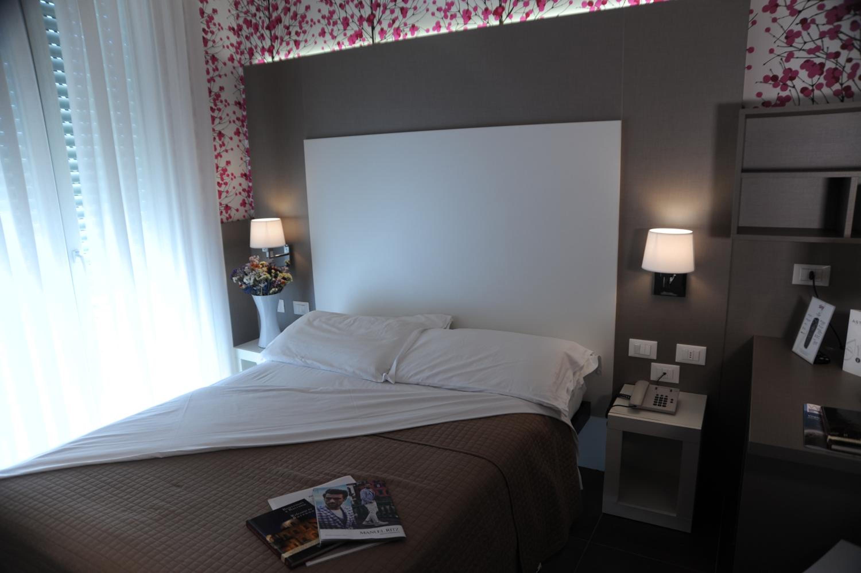 Small Double Room - Photo 3