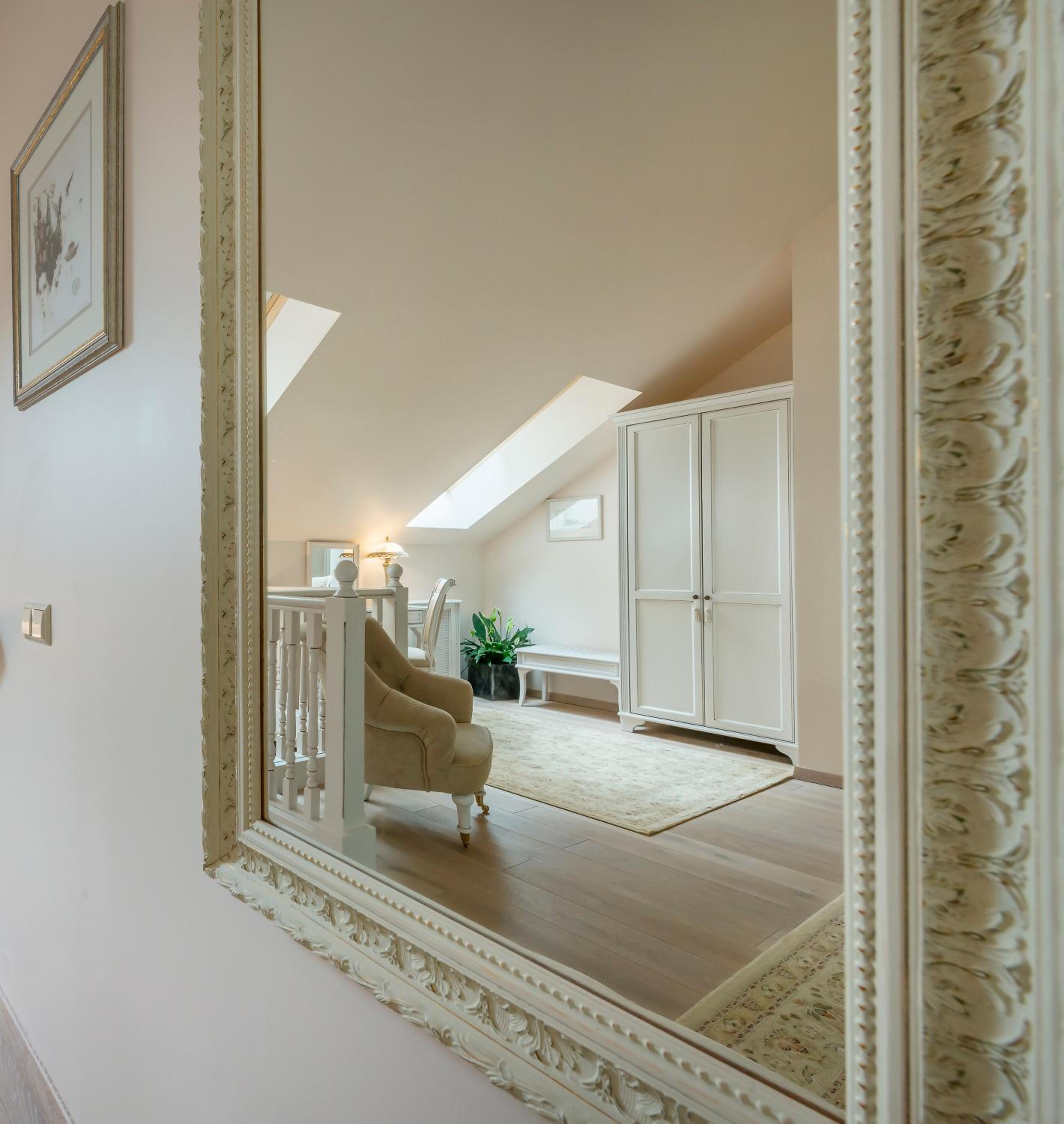 Luxury Suite - Photo 15
