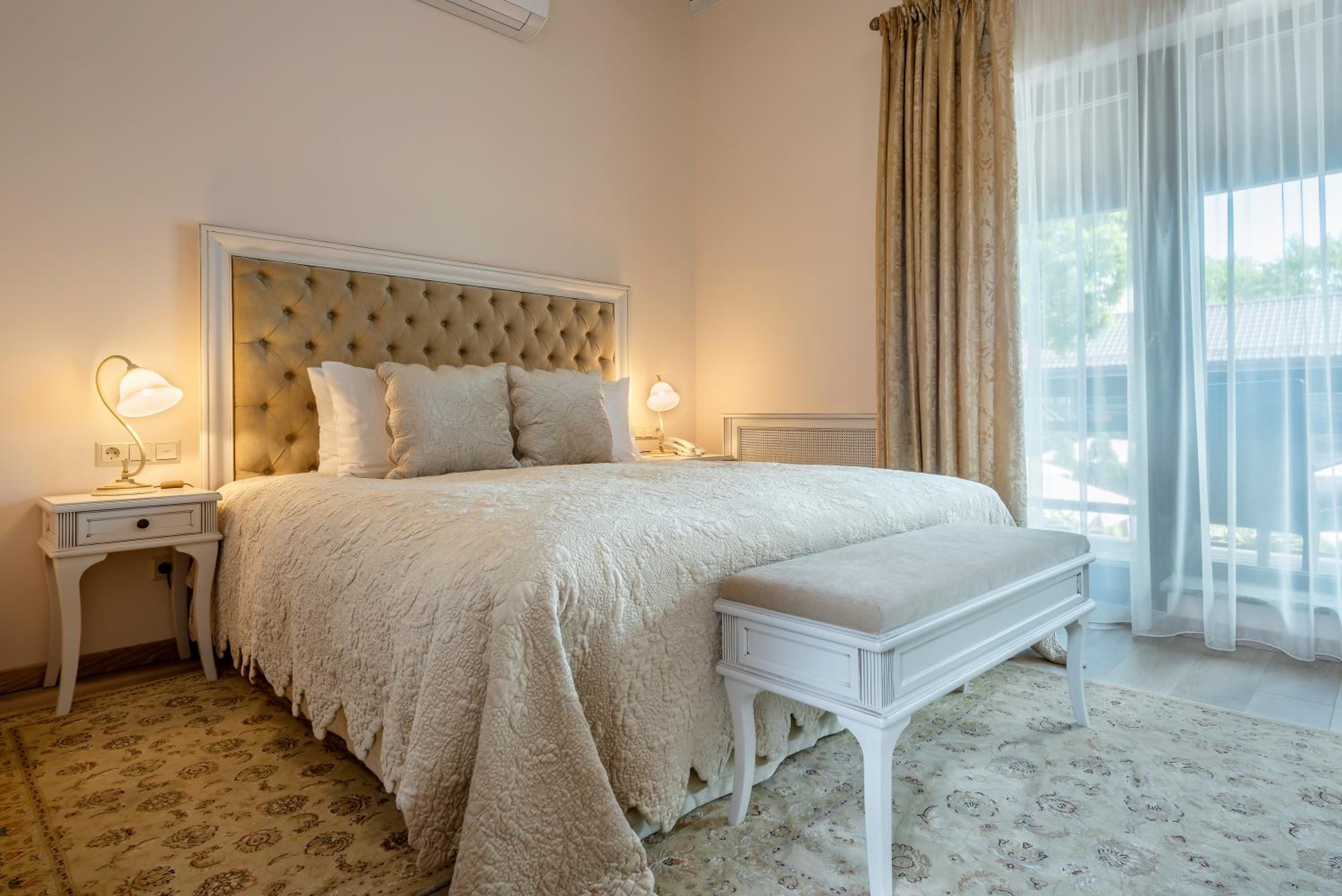 Luxury Family Suite - Photo 11