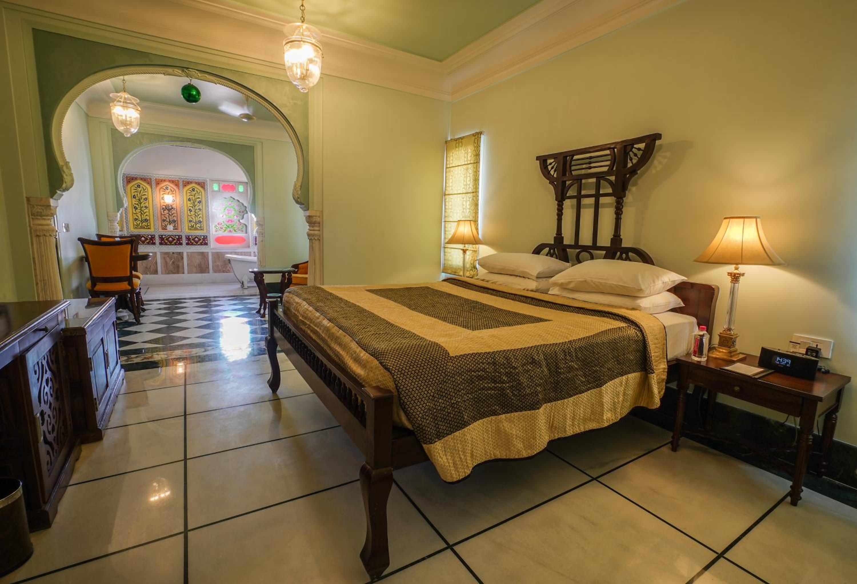 Royal Suite: 20% off on session of Spa, 10% off on food & beverage services, 15 % off On Laundry Royal Suite: 20% off on session of Spa, 10% off on food & beverage services, 15 % off On Laundry