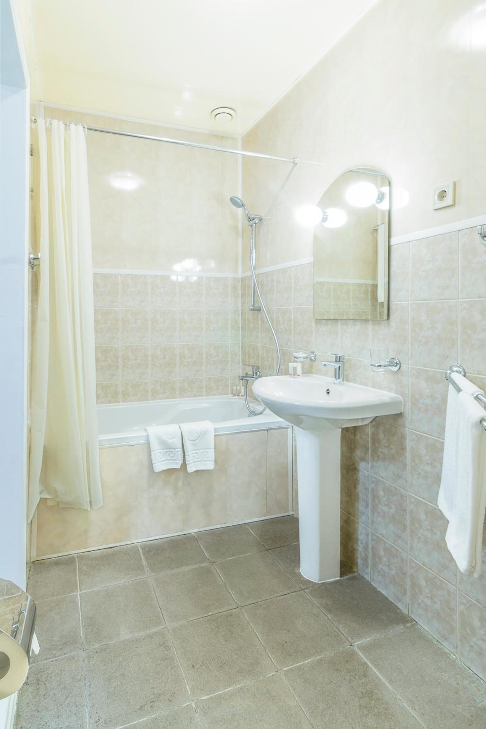 Budget Double Room photo 3