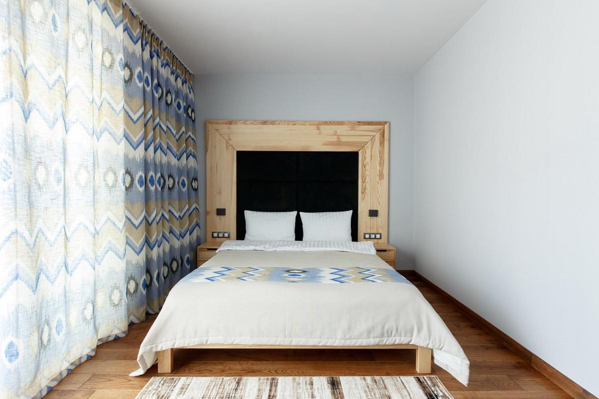 Suite with Mountain View and Spa Access photo 1