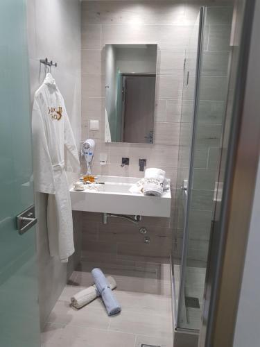 Deluxe Studio with Sea View (2 Adults)  - Photo 20