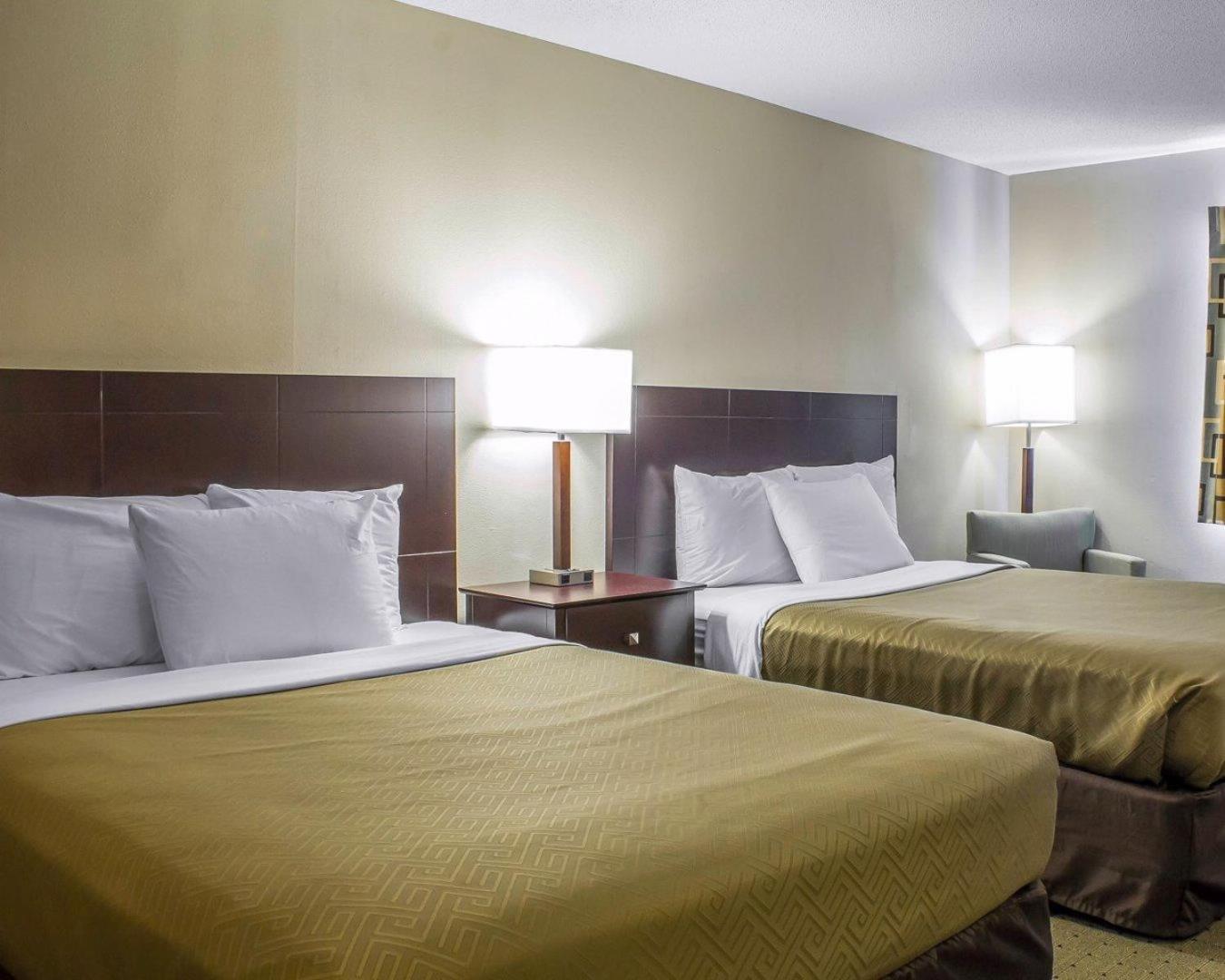 Queen Room with Two Queen Beds - Non-Smoking photo 1