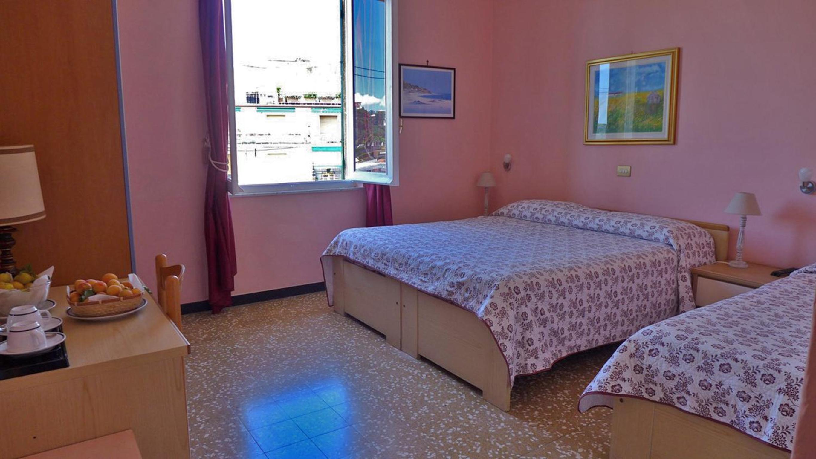 Double or Twin Room with Shower - Photo 3