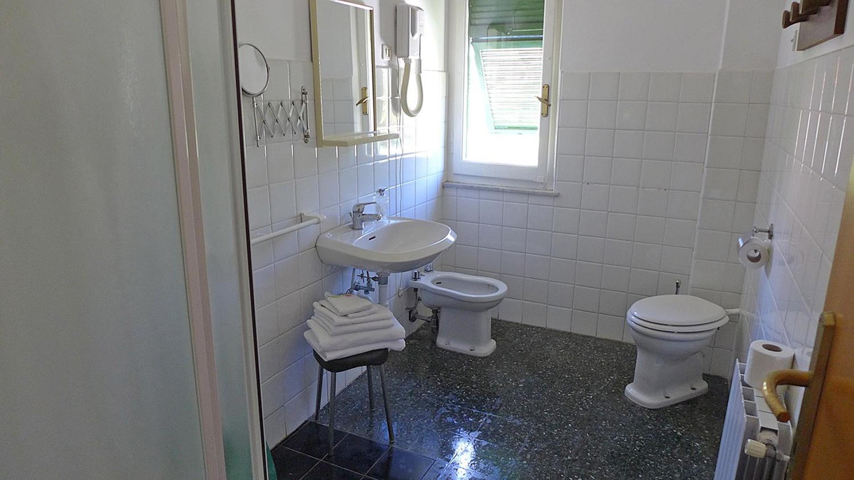Standard Single Room with Shower photo 2