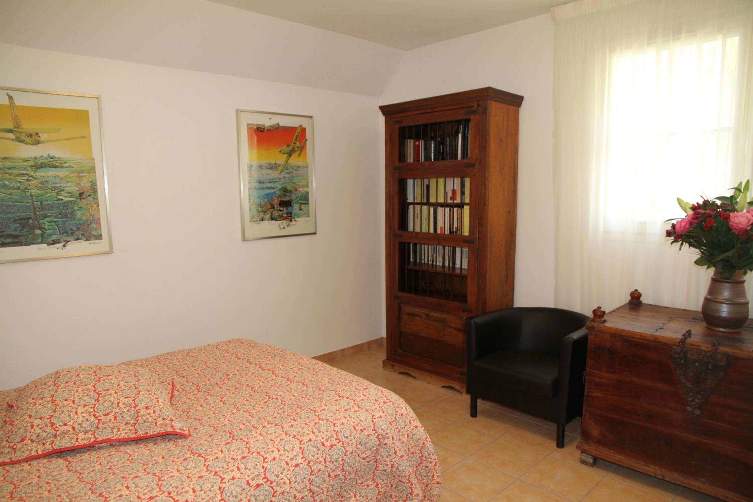 Four-Bedroom House photo 2