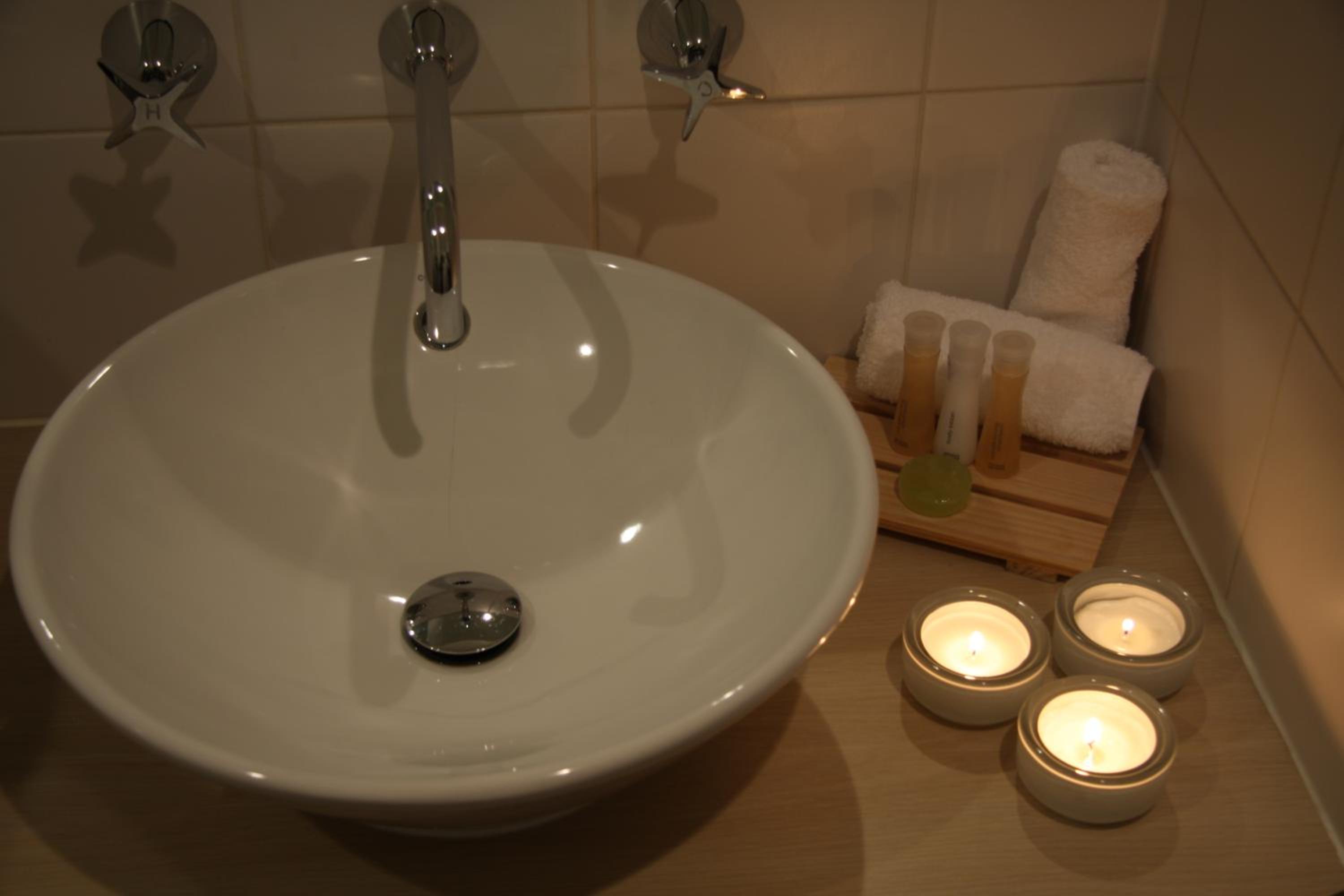 Seafront King Room - Photo 6