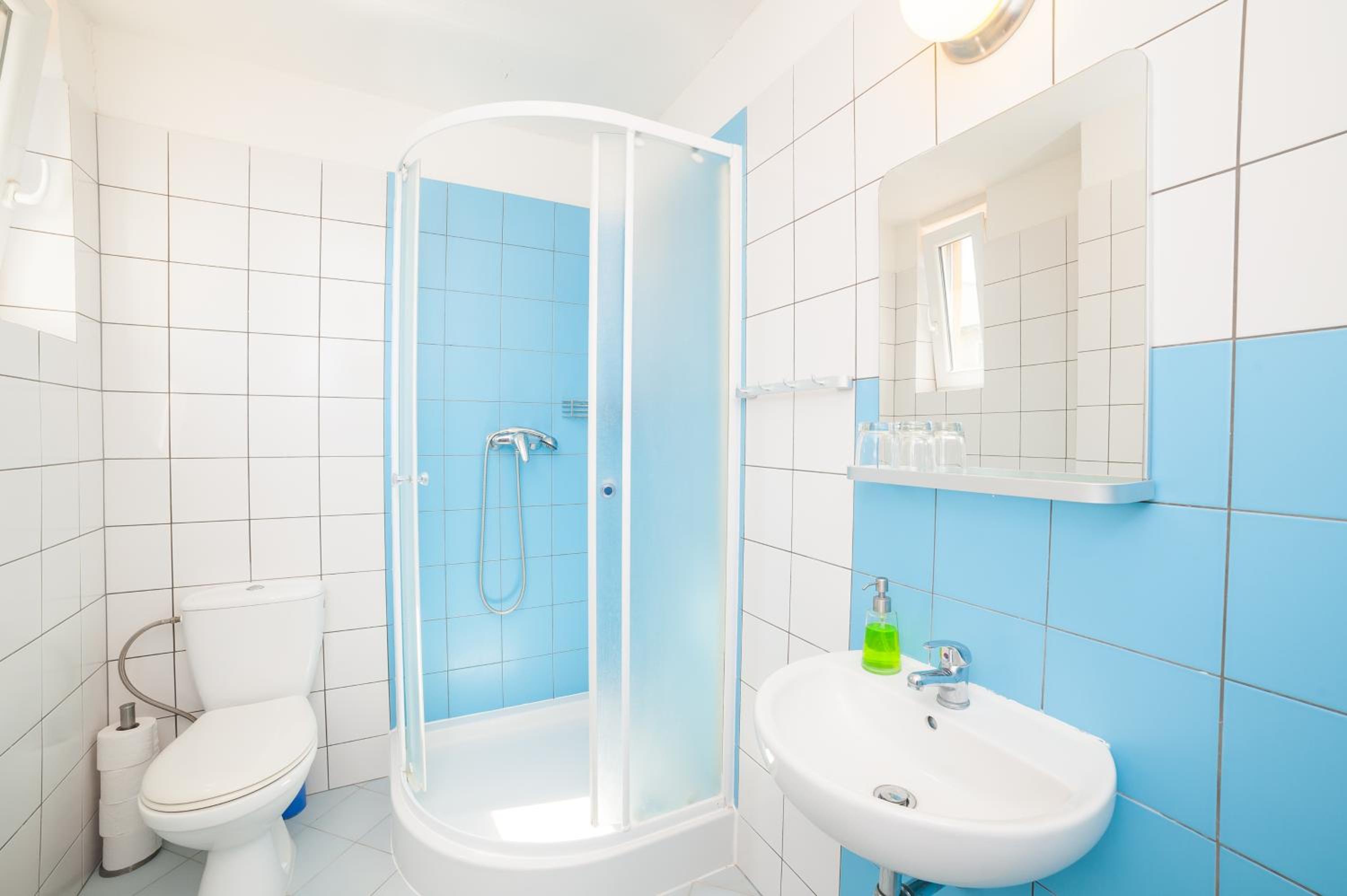 Double Room with Private Bathroom - Photo 6