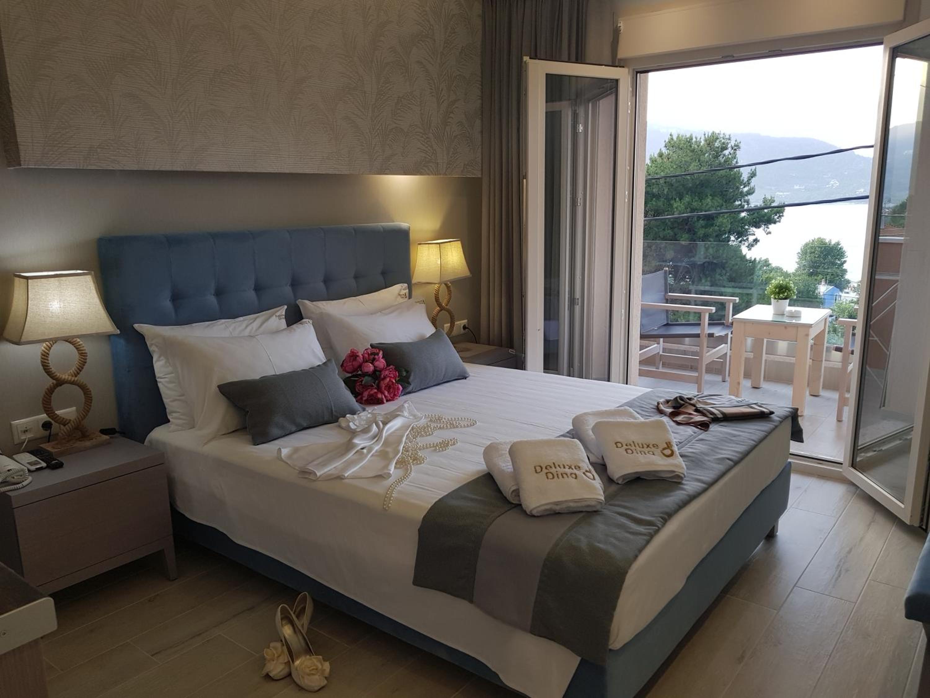 Deluxe Two-Bedroom Apartment with Sea View - Photo 19