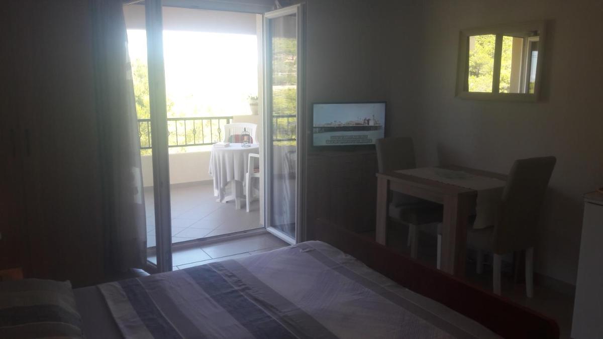Studio Apartment photo 1