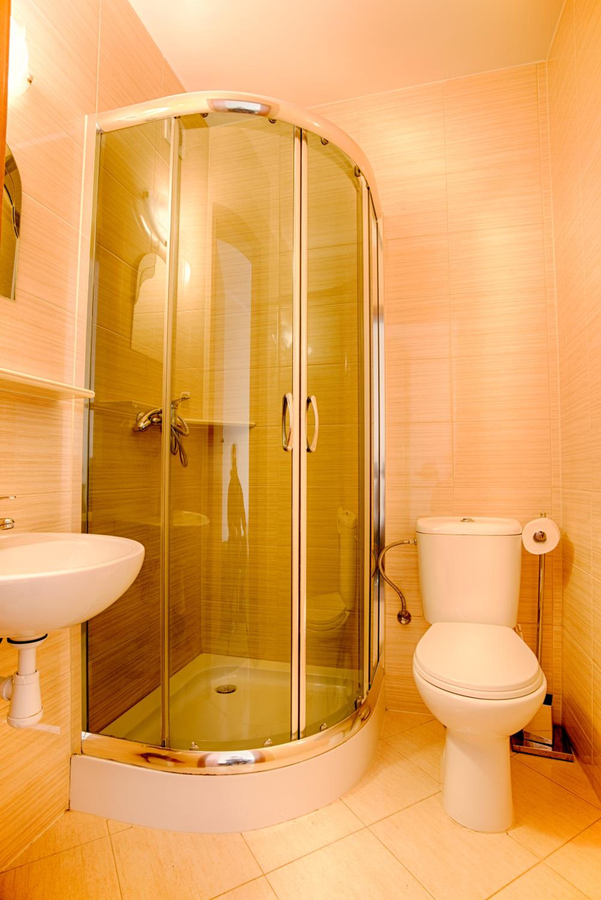 Double Room with Balcony - Photo 4