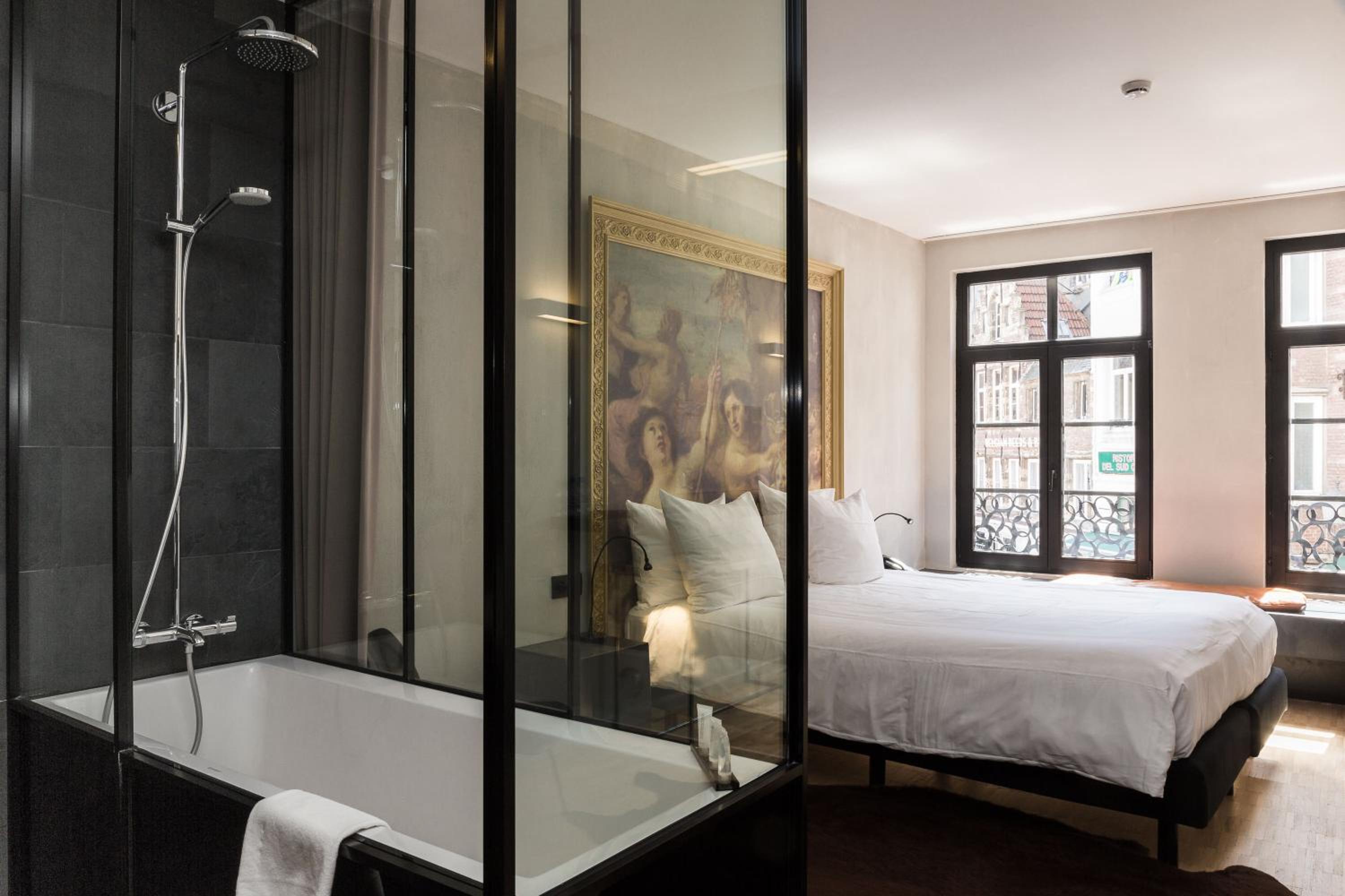 Superior Double Room with bath and Cathedral View - Photo 1