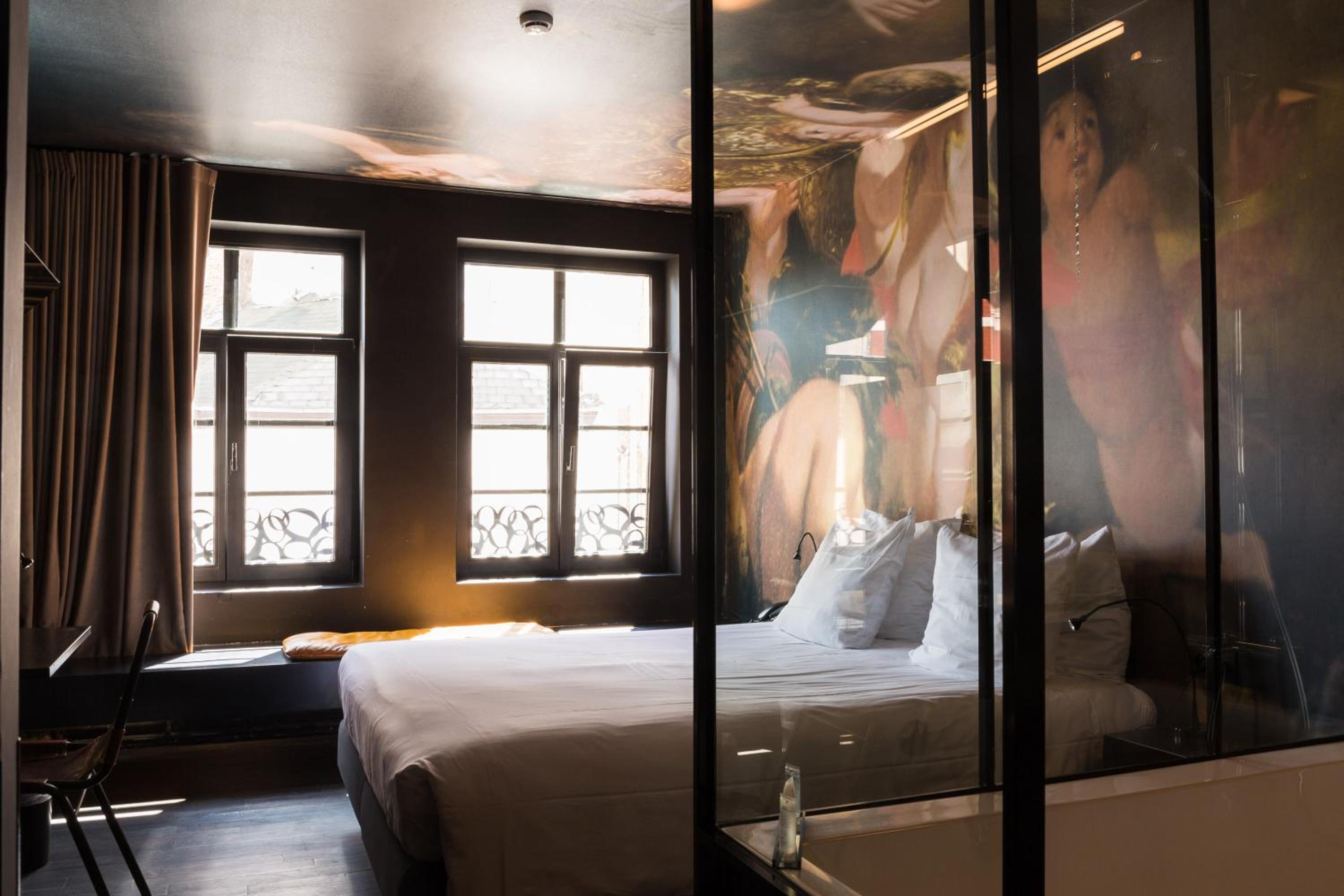 Deluxe Double Room with bath and Cathedral View - Photo 17