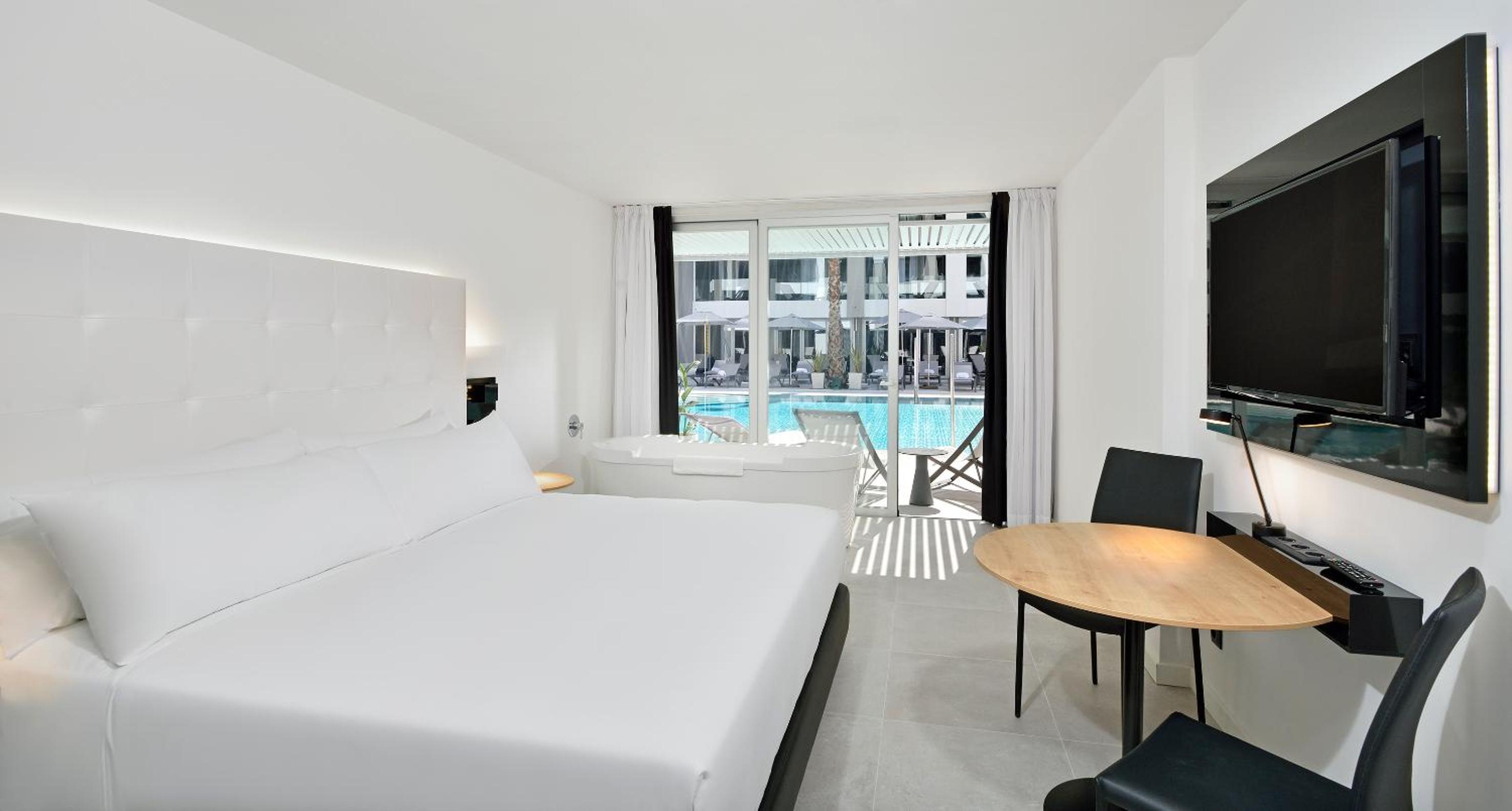 The Innside Premium Room with Swim Up - Photo 7