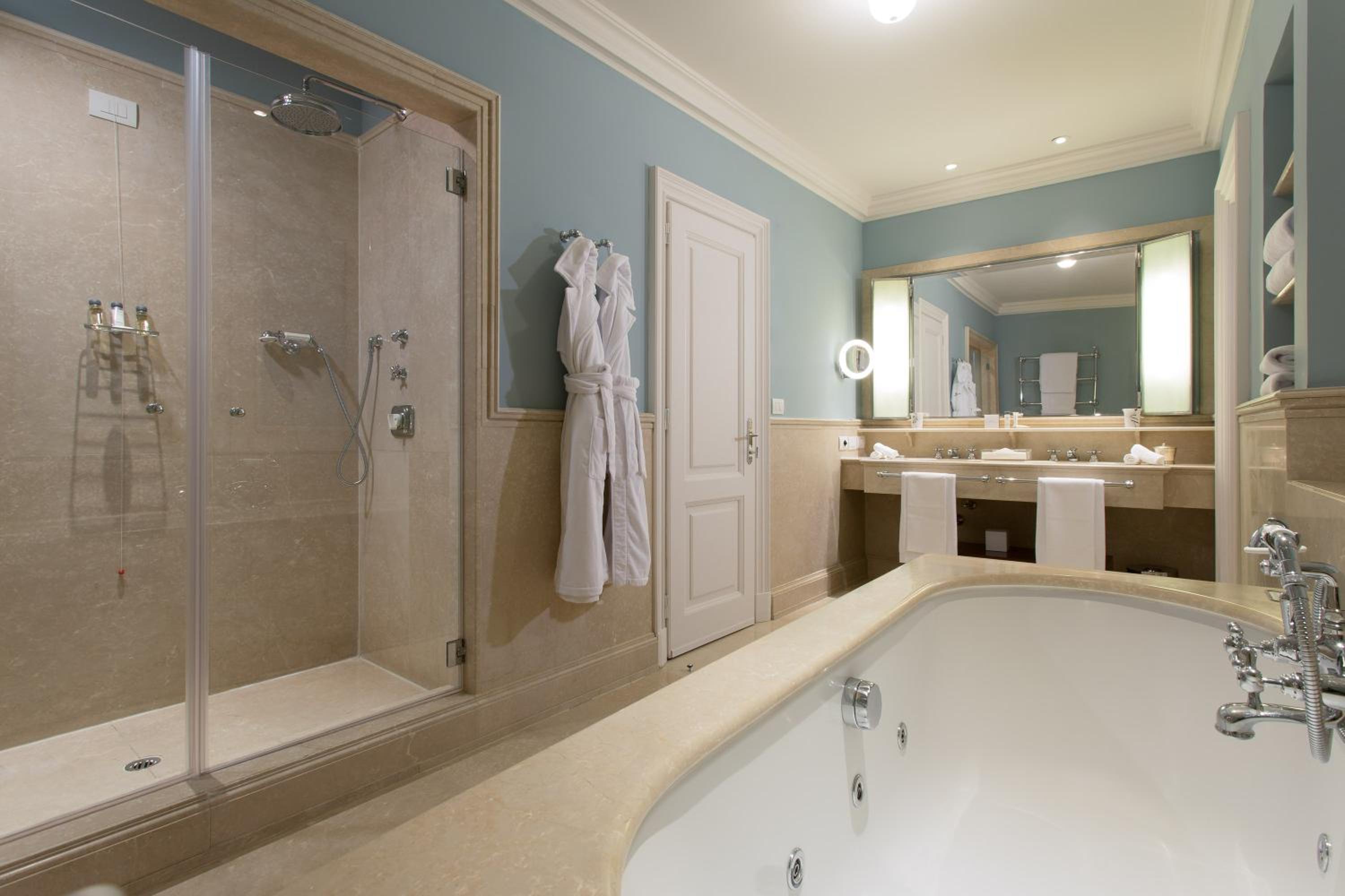 Suite with River View - Photo 9