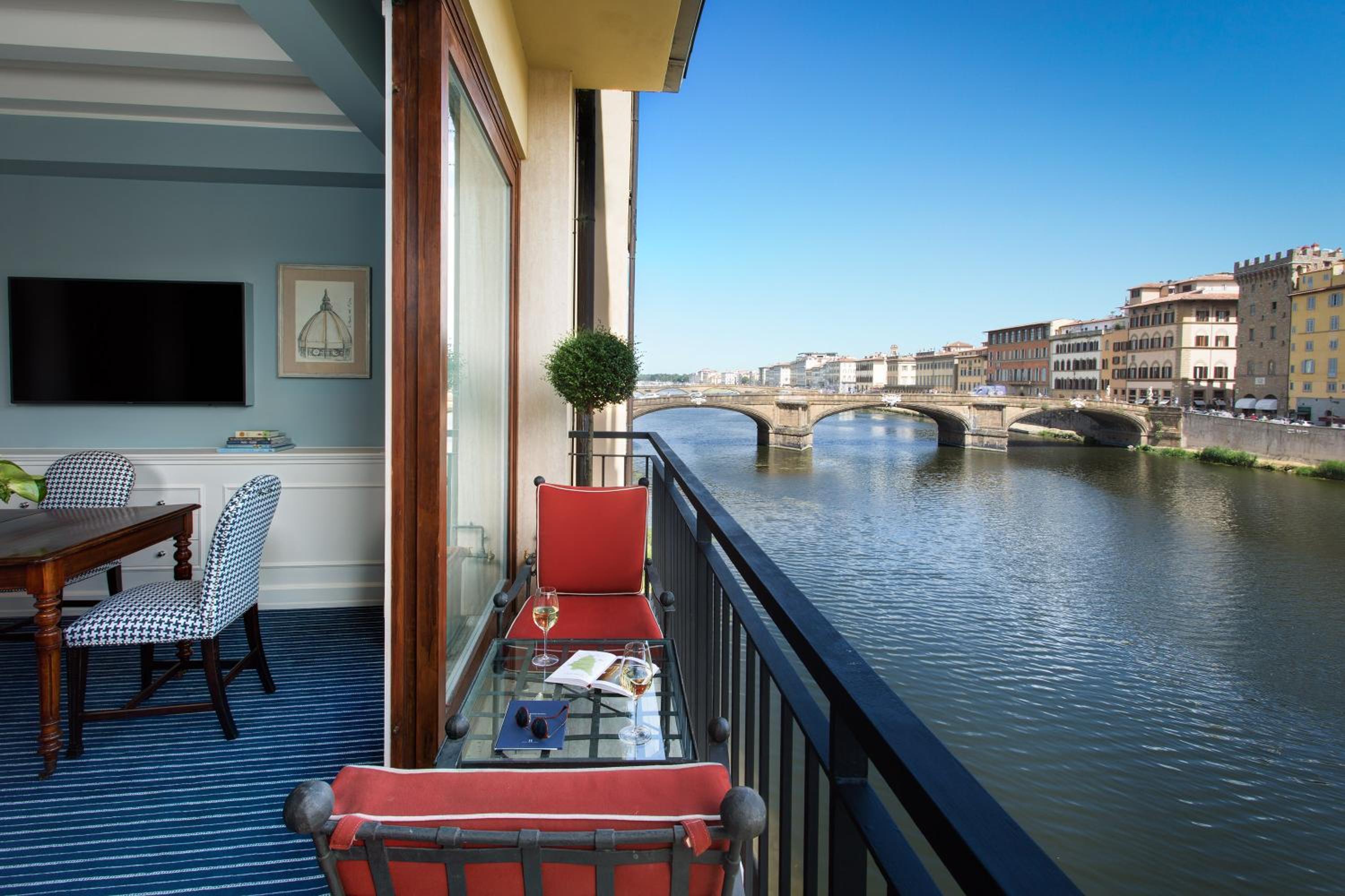 Suite with River View - Photo 8