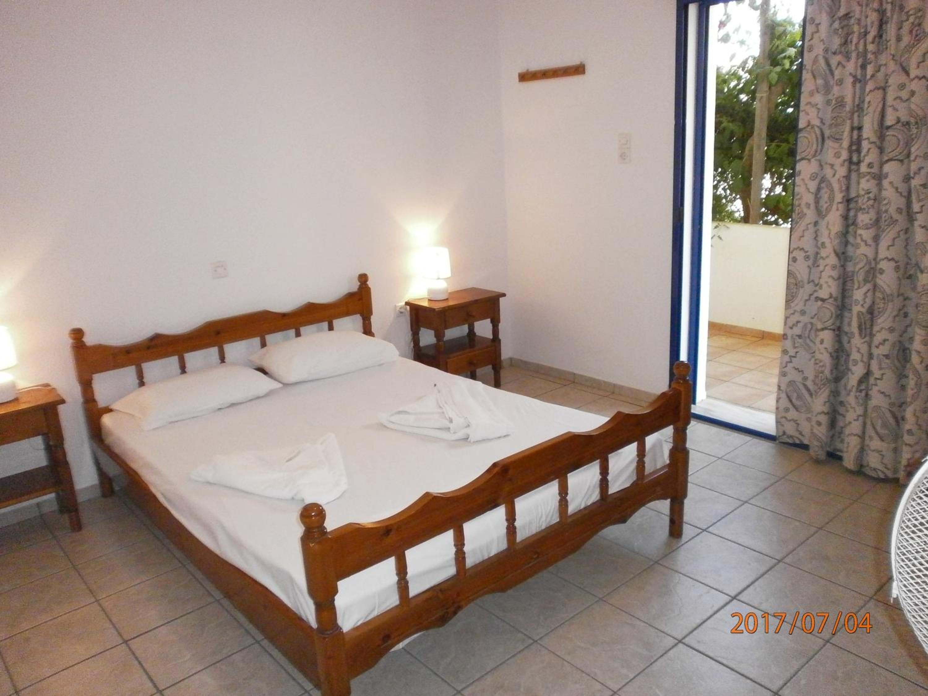 Two-Bedroom Apartment (2-4 Adults) - Photo 8
