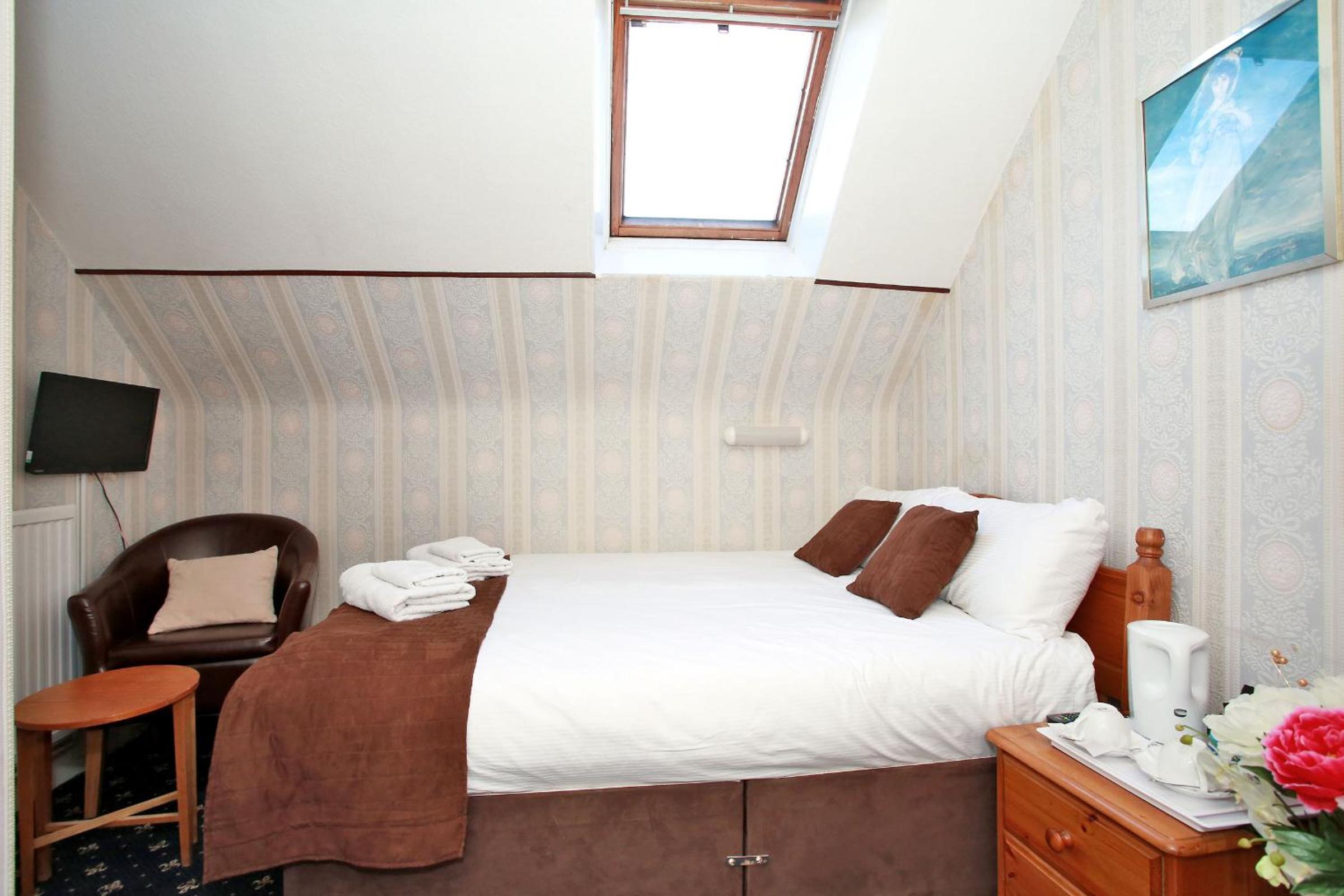 Standard Double Room with Shared Bathroom photo 3