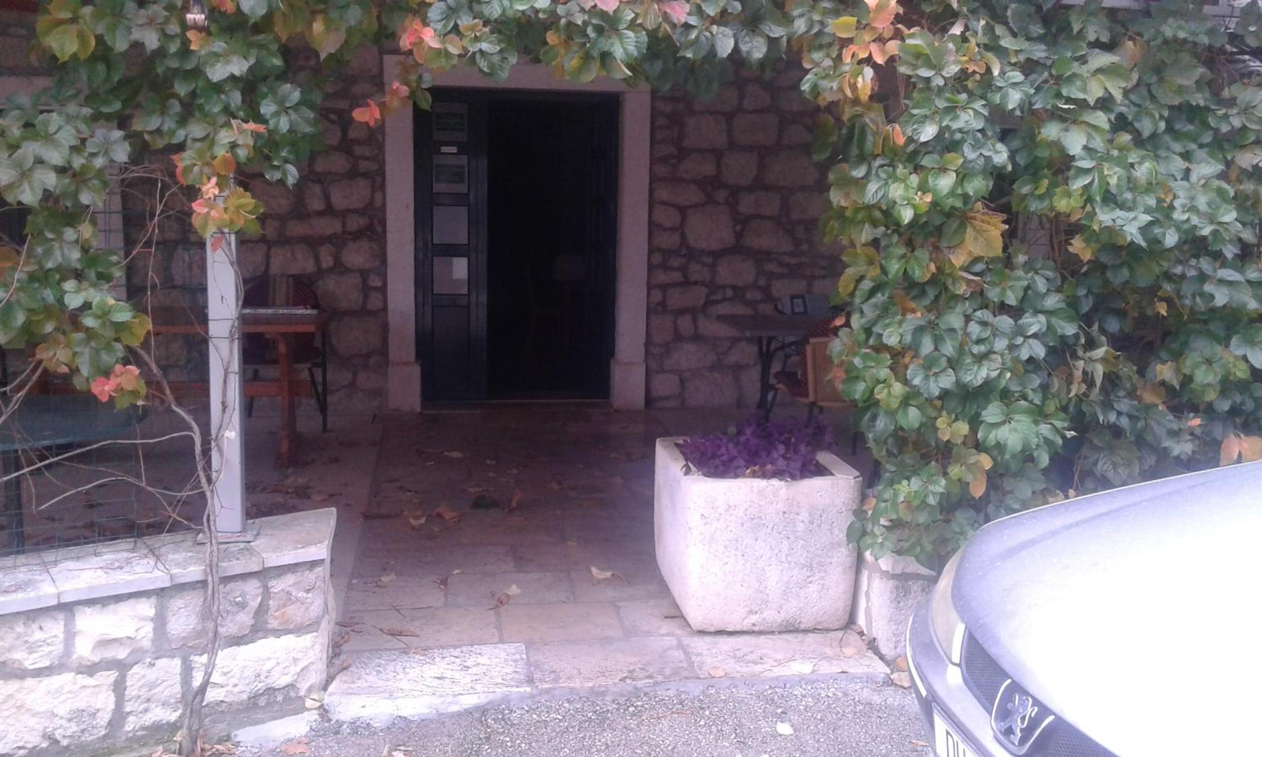 Double Room - Photo 9