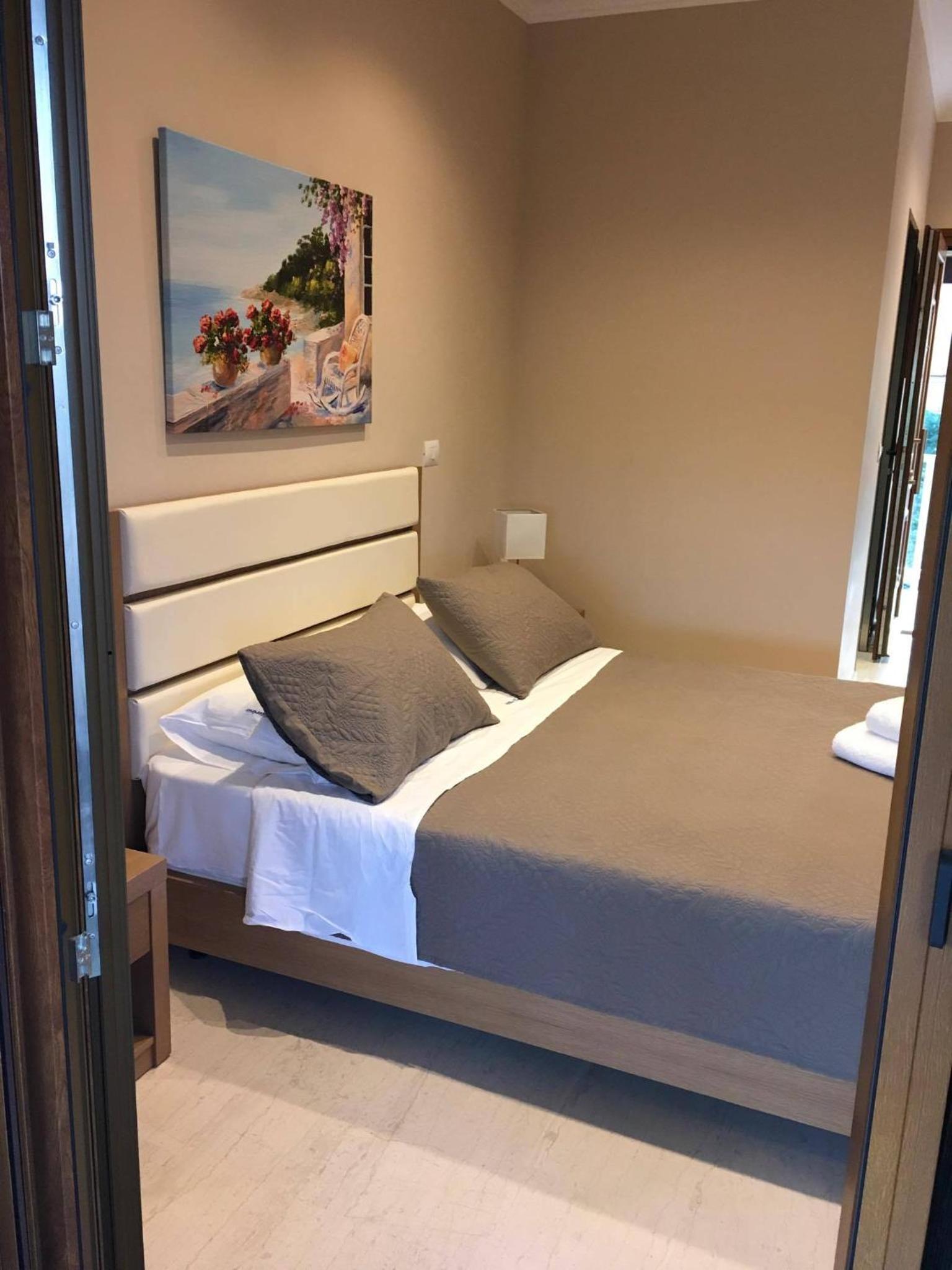 Studio Apartment photo 3