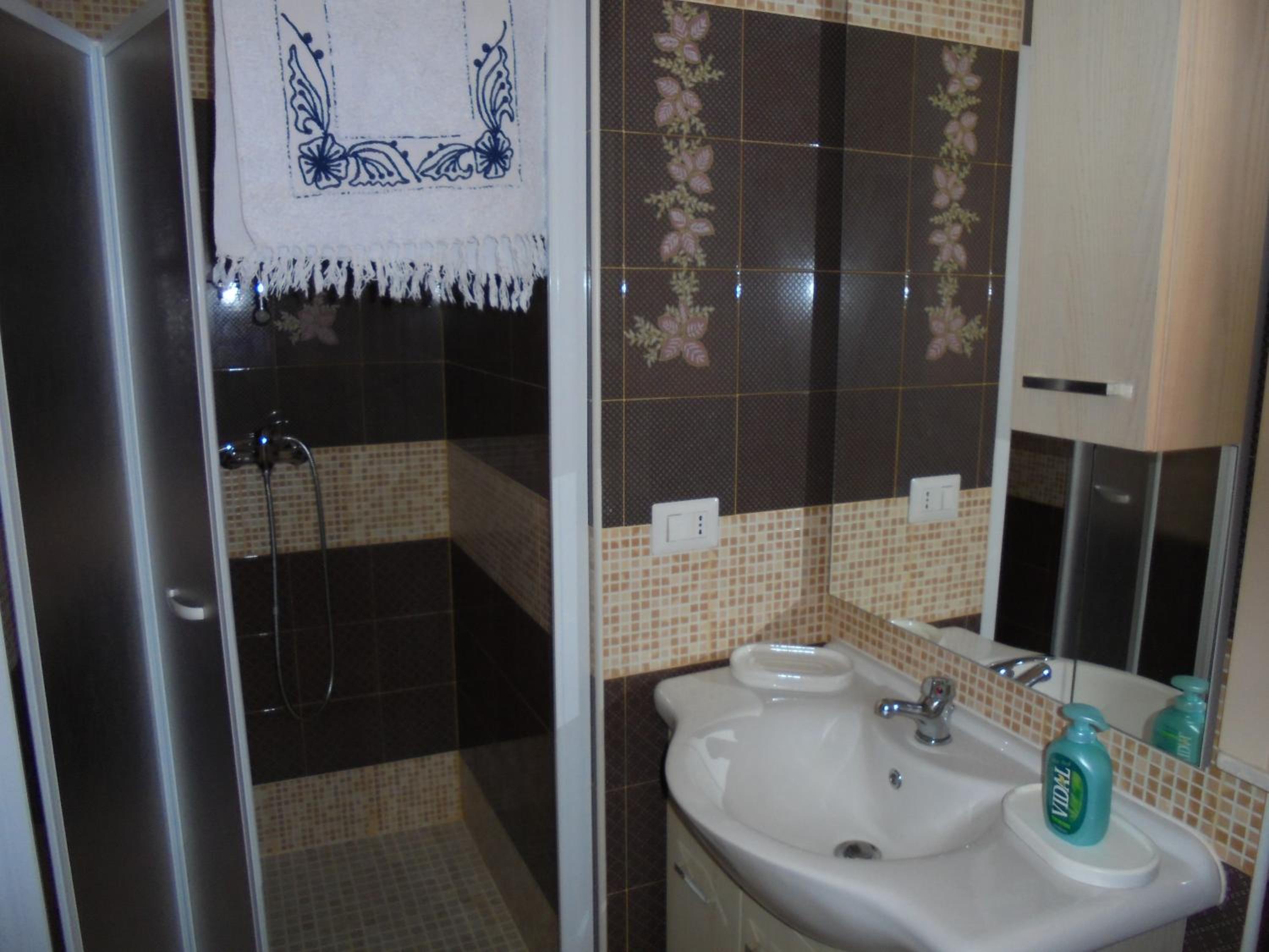 One-Bedroom House - Photo 3