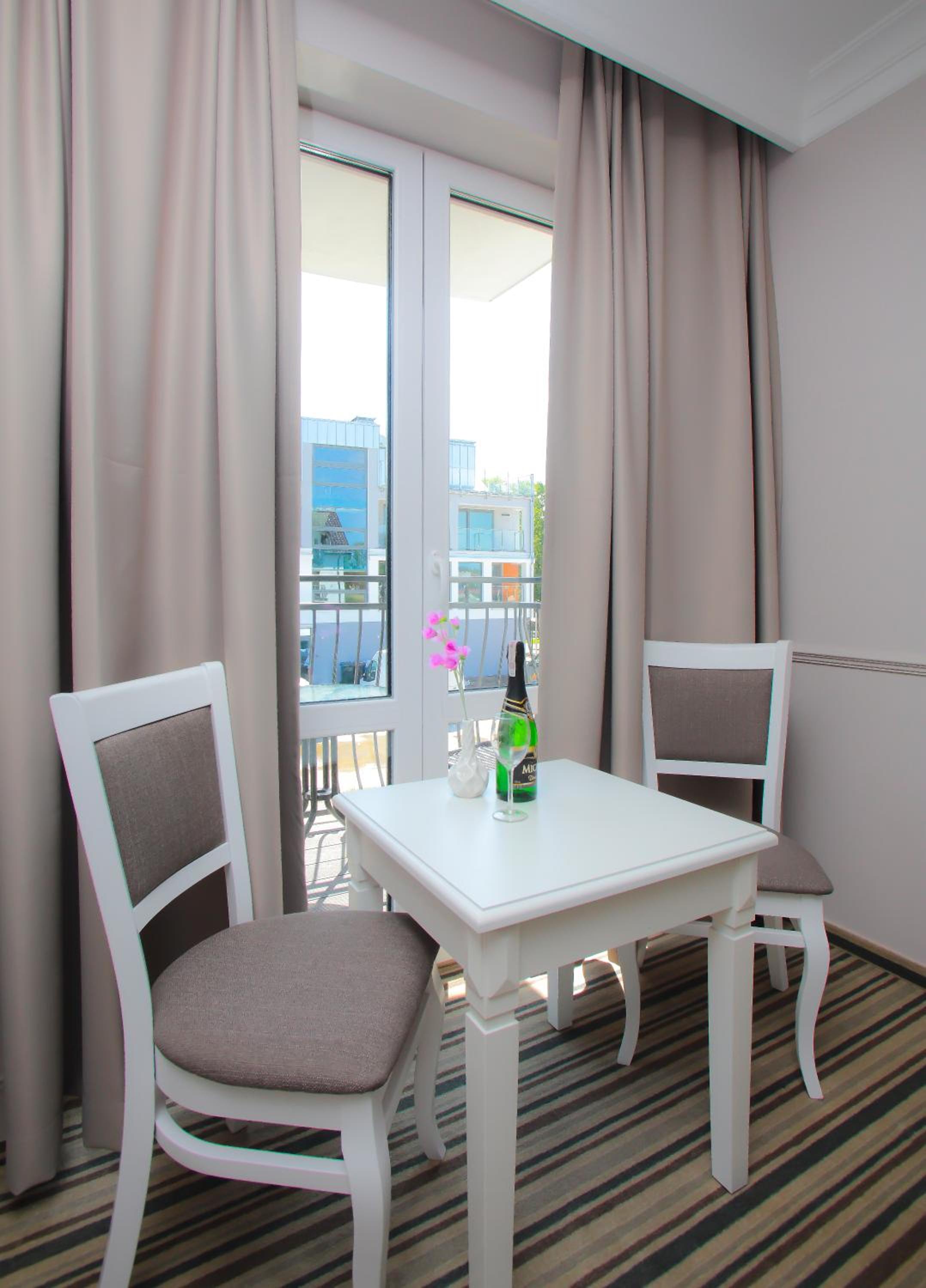 Triple Room with Balcony - Photo 5