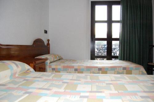 Twin Room - Photo 2