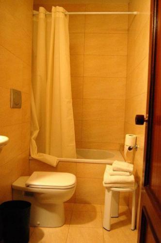 Twin Room - Photo 3