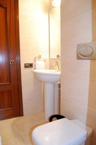 Twin Room - Photo 4
