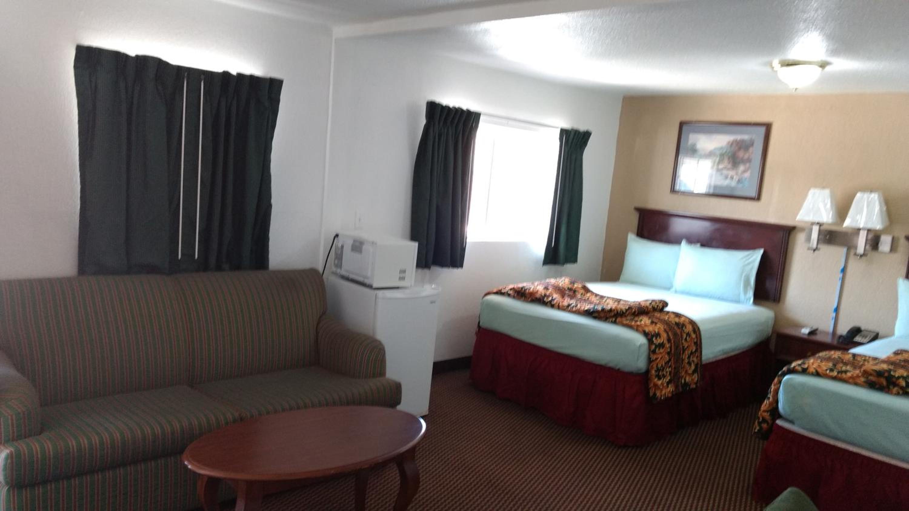 Double Room with Two Double Beds - Photo 5